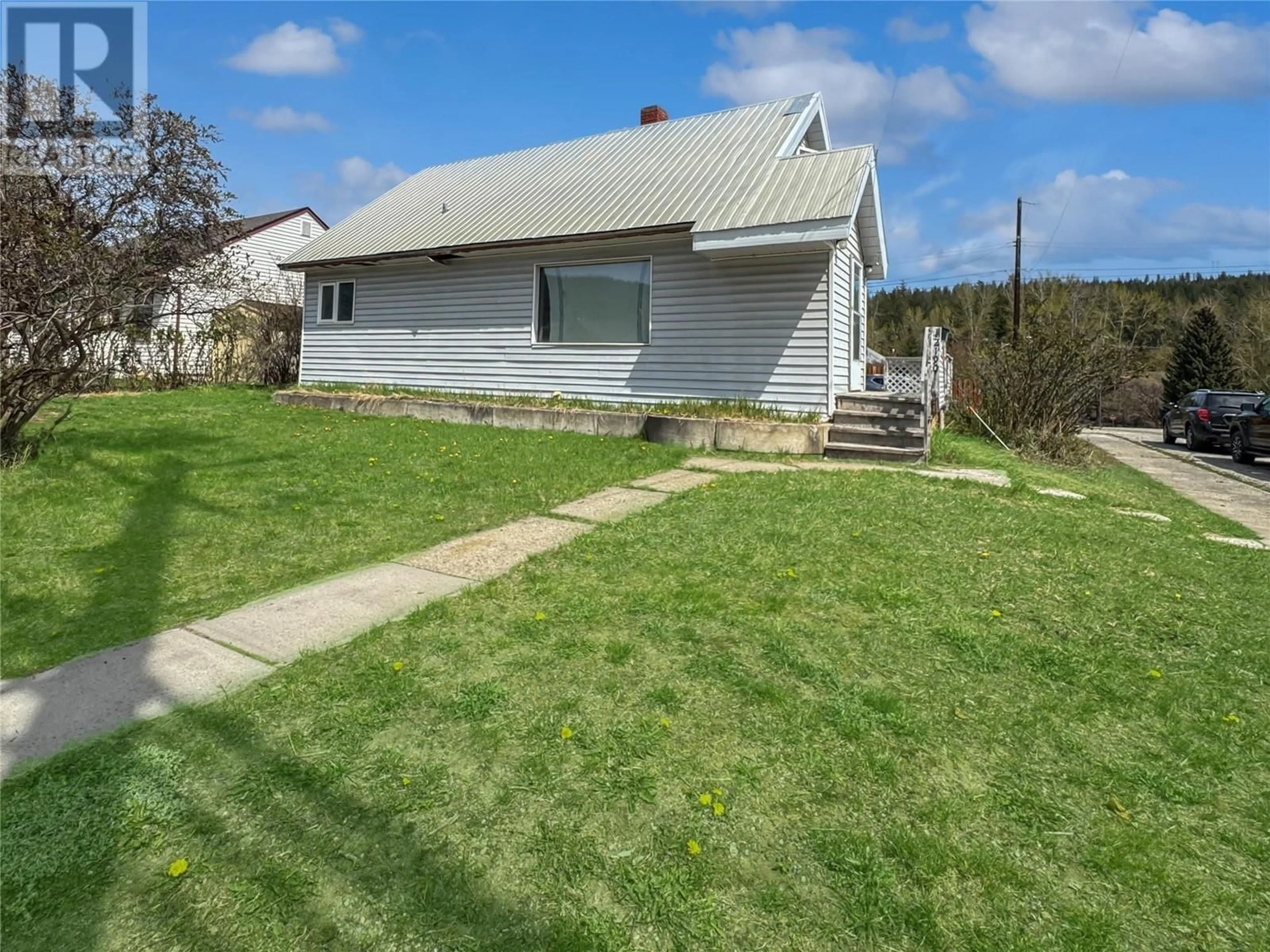 A pic from outside/outdoor area/front of a property/back of a property/a pic from drone, street for 2190 WARREN AVENUE, Kimberley British Columbia V1A1S7
