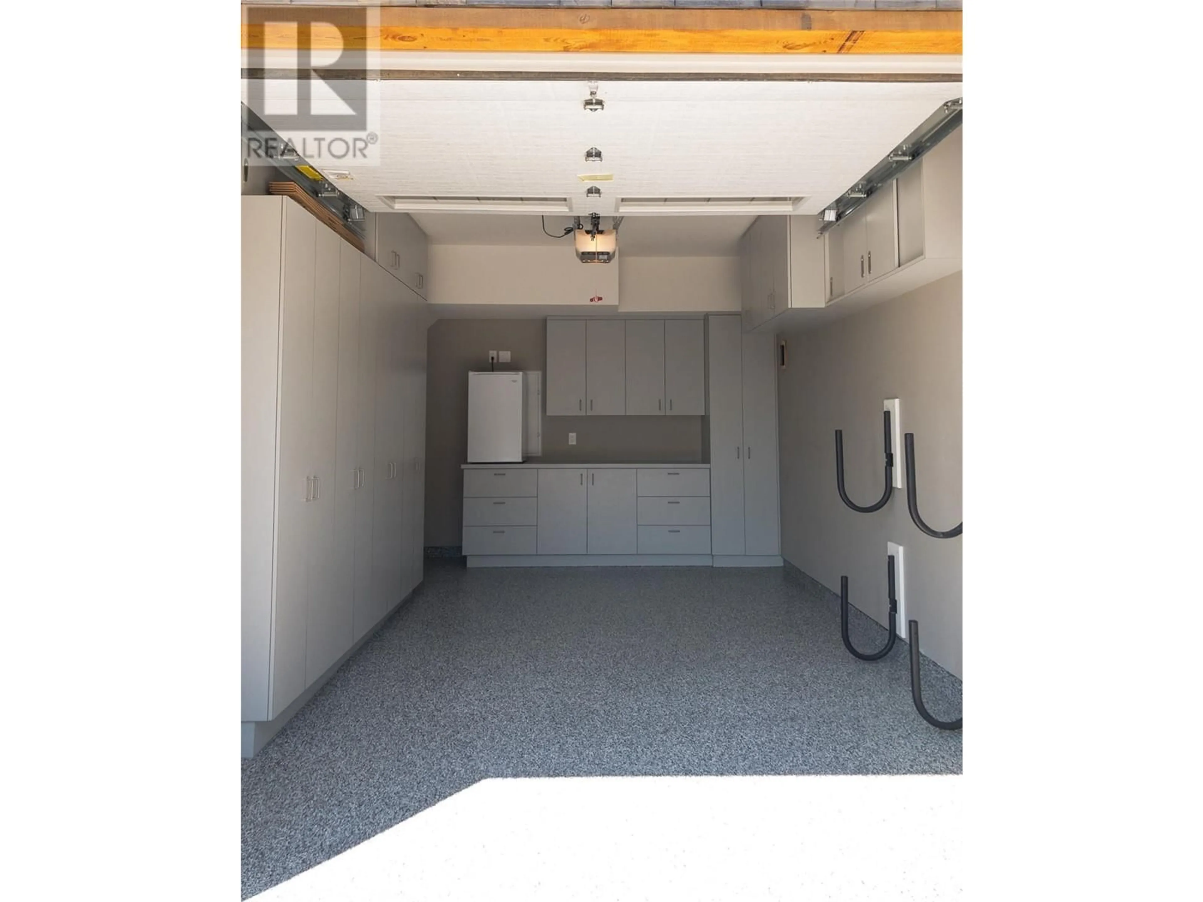 Indoor garage for 203 - 4000 REDSTONE CRESCENT, Peachland British Columbia V0H1X5