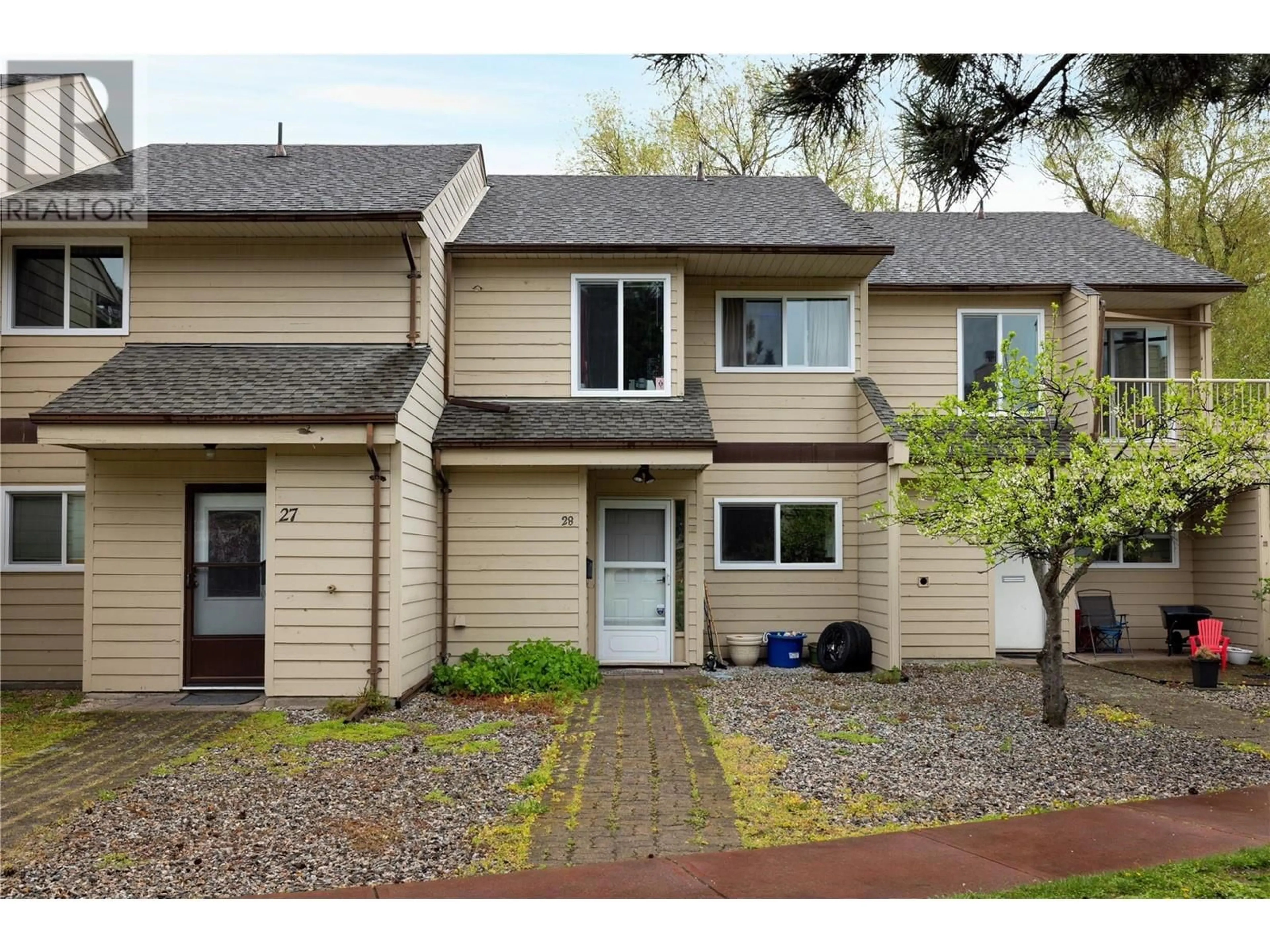 Home with vinyl exterior material, street for 28 - 5300 25 AVENUE, Vernon British Columbia V1T6R4