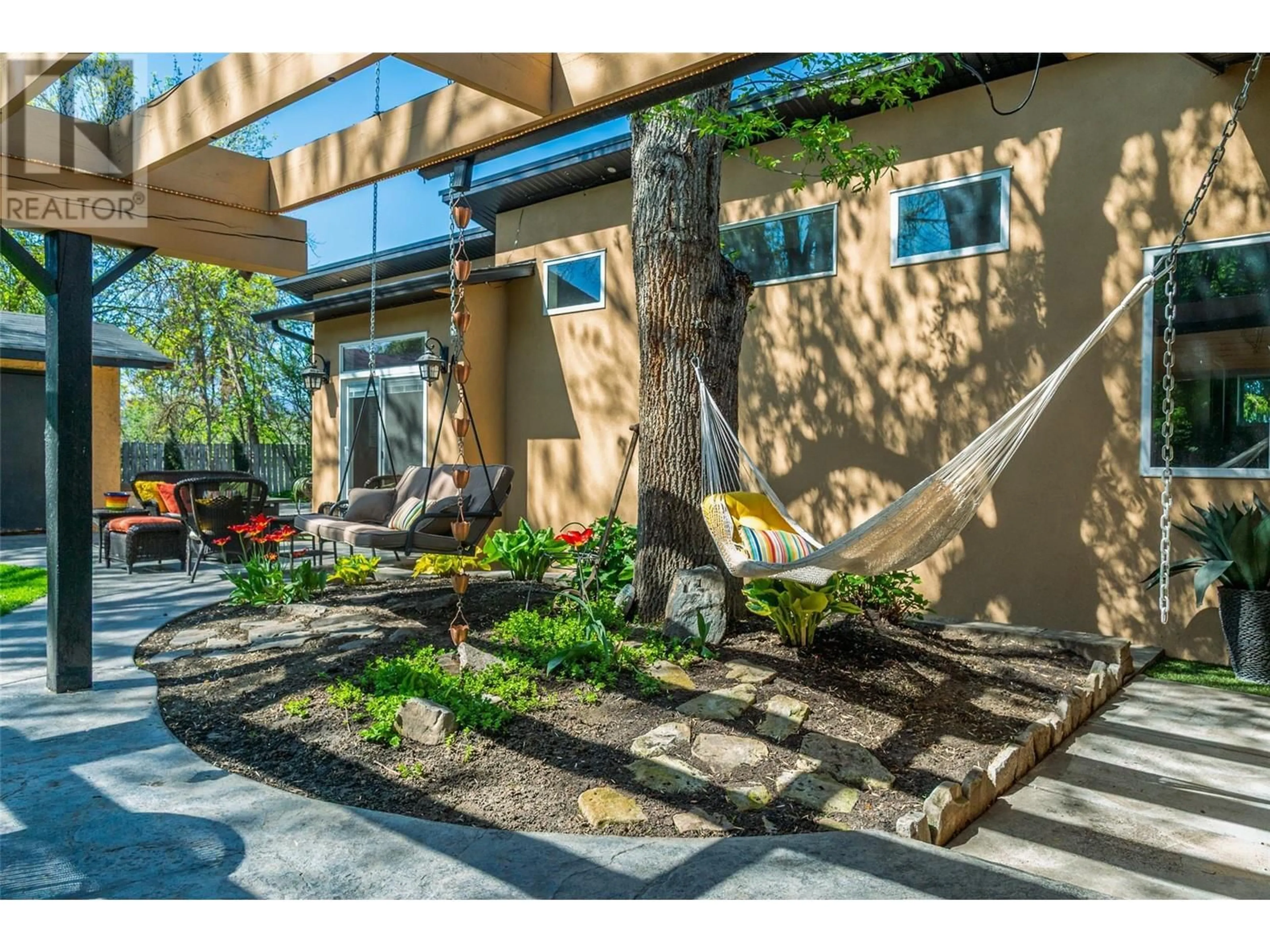 Indoor entryway for 430 PINE ROAD, Kelowna British Columbia V1X4L8
