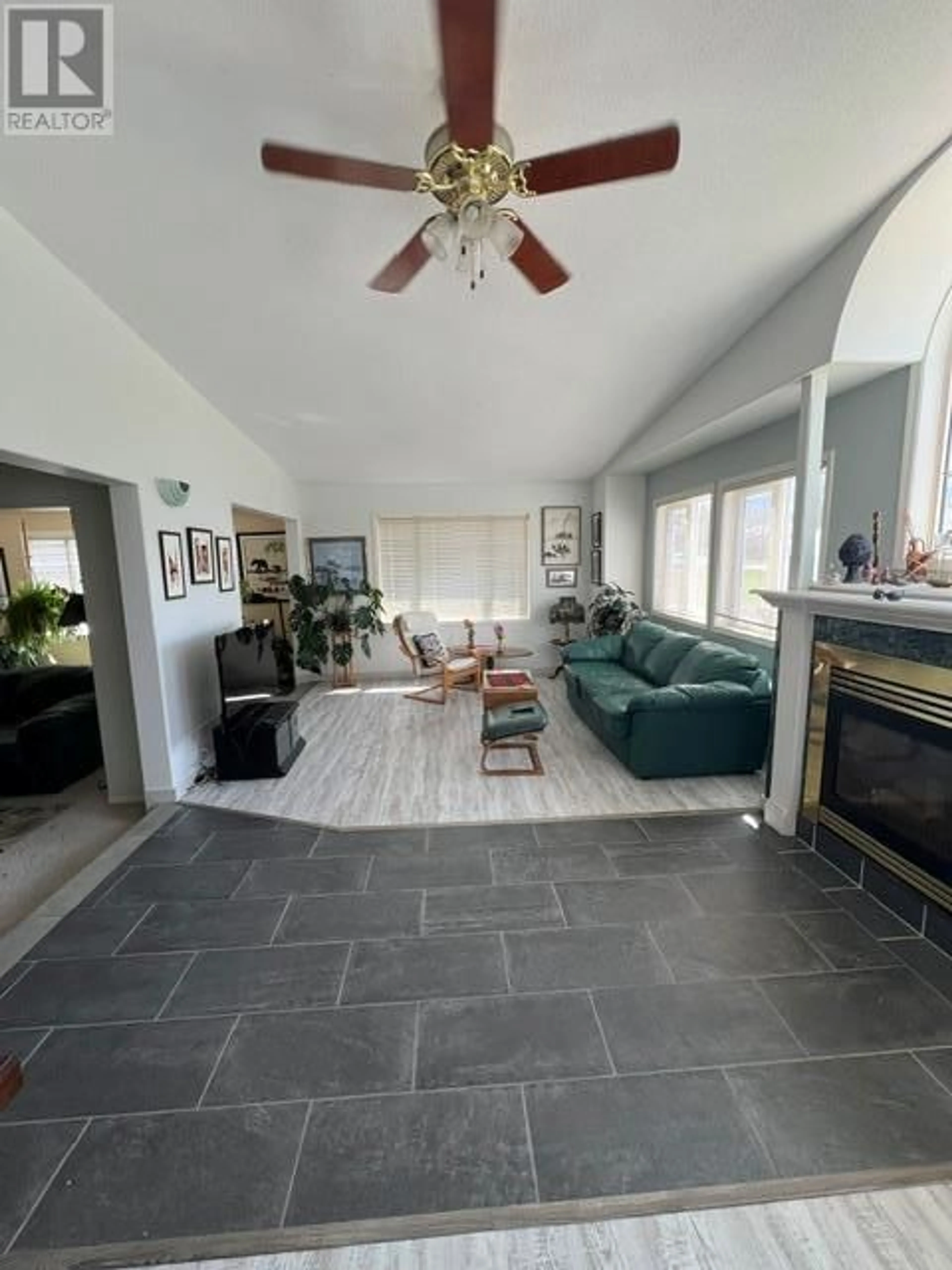 Living room with furniture, ceramic/tile floor for A - 515 20TH  S AVENUE SOUTH, Creston British Columbia V0B1G5