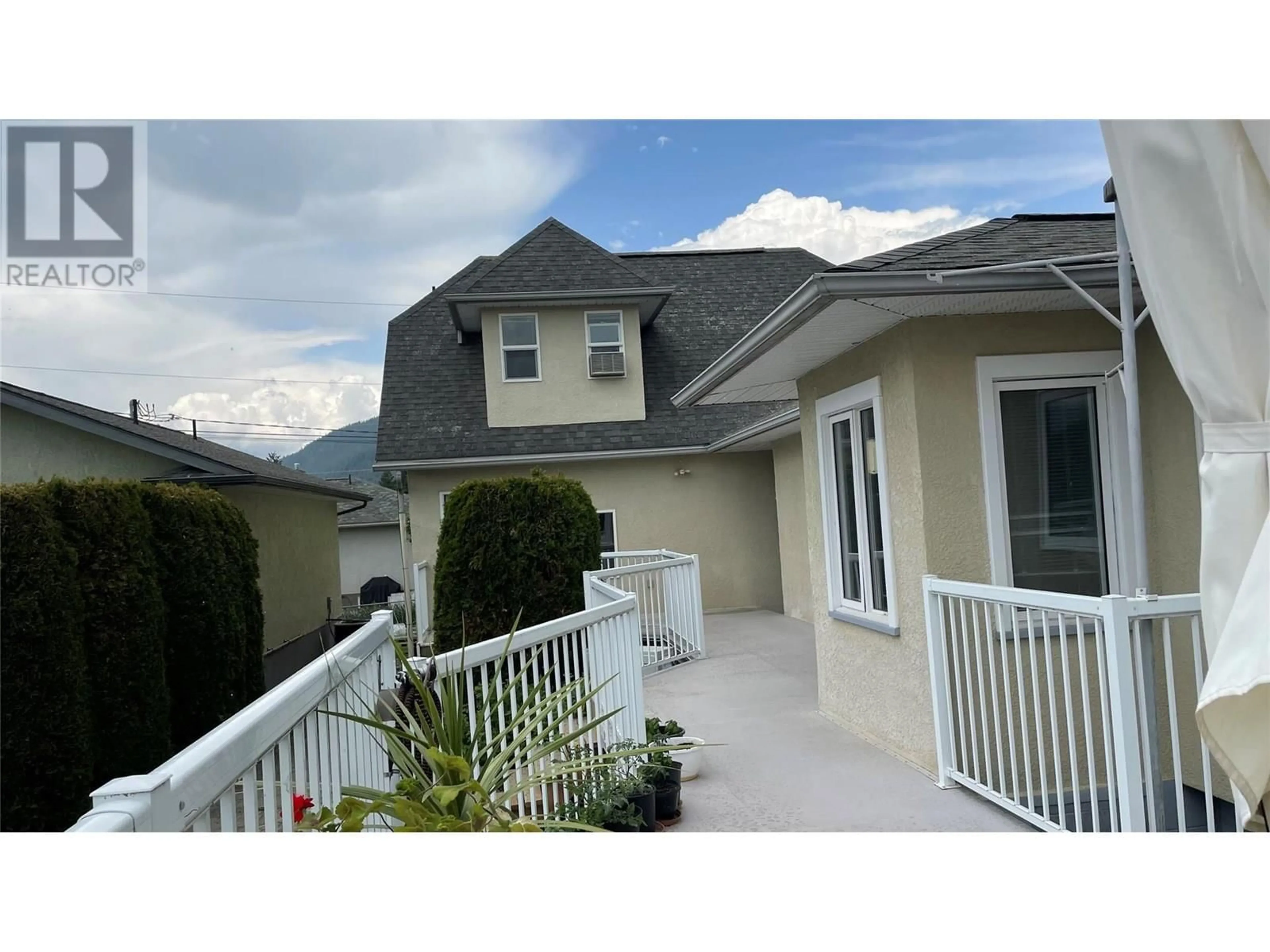 Home with vinyl exterior material, mountain view for A - 515 20TH  S AVENUE SOUTH, Creston British Columbia V0B1G5