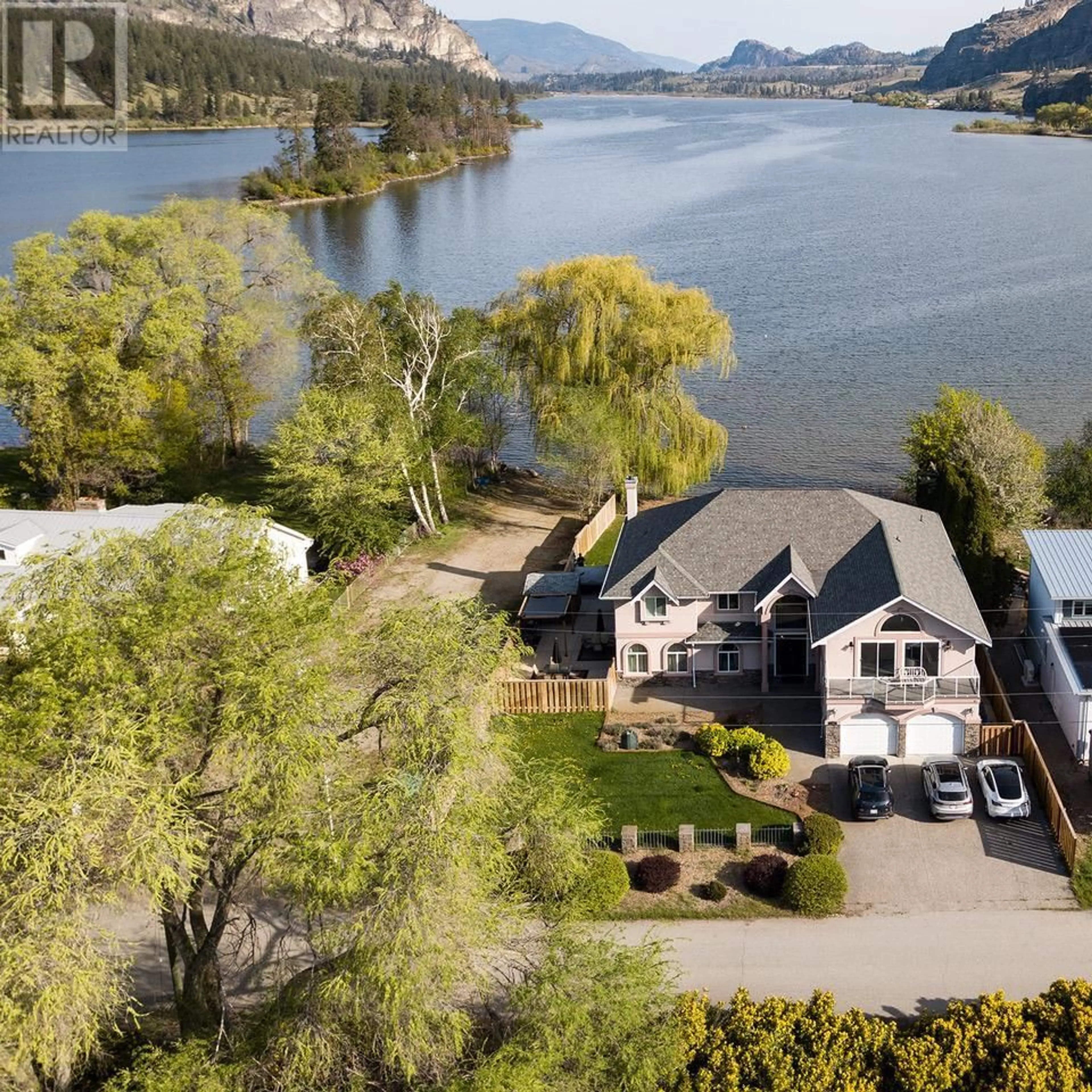 A pic from outside/outdoor area/front of a property/back of a property/a pic from drone, water/lake/river/ocean view for 166 SUNDIAL ROAD, Oliver British Columbia V0H1T0