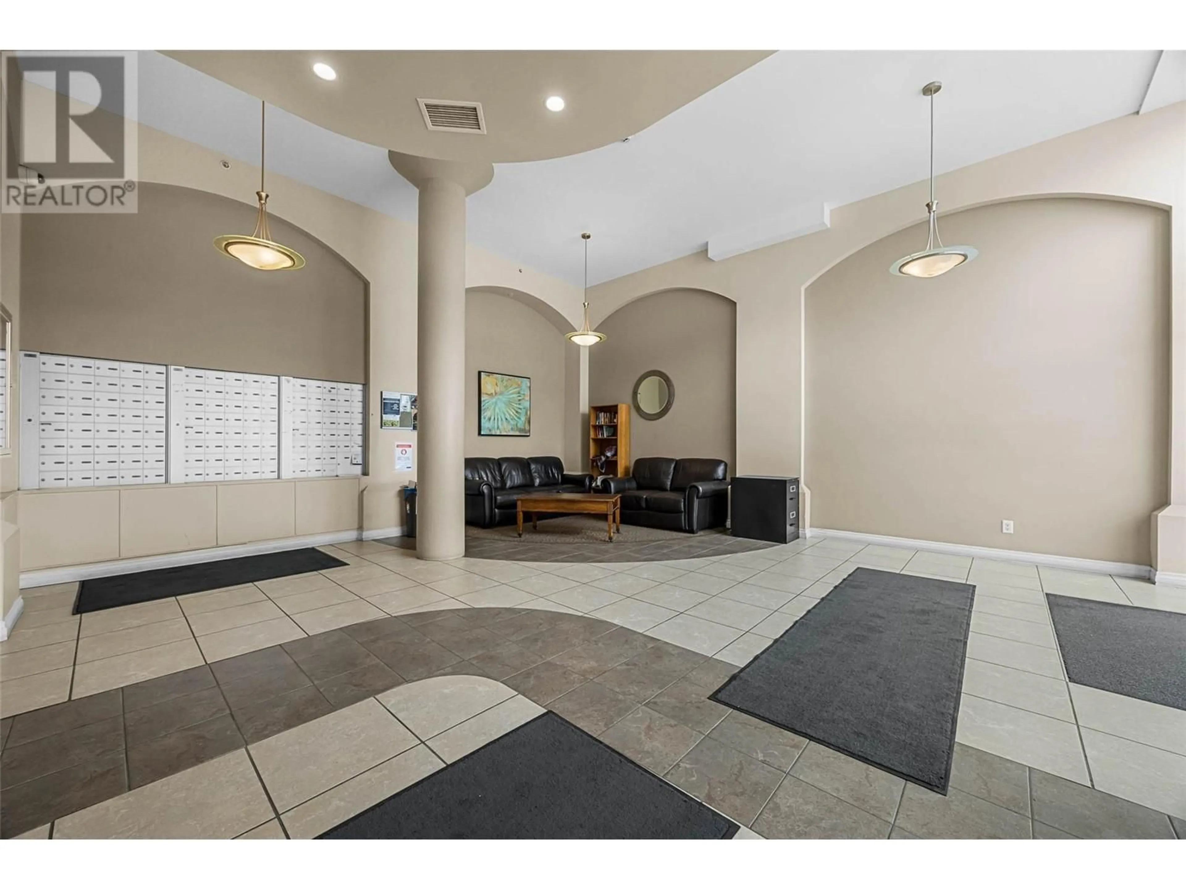 Indoor foyer for 430 - 689 TRANQUILLE ROAD, Kamloops British Columbia V2B0C7