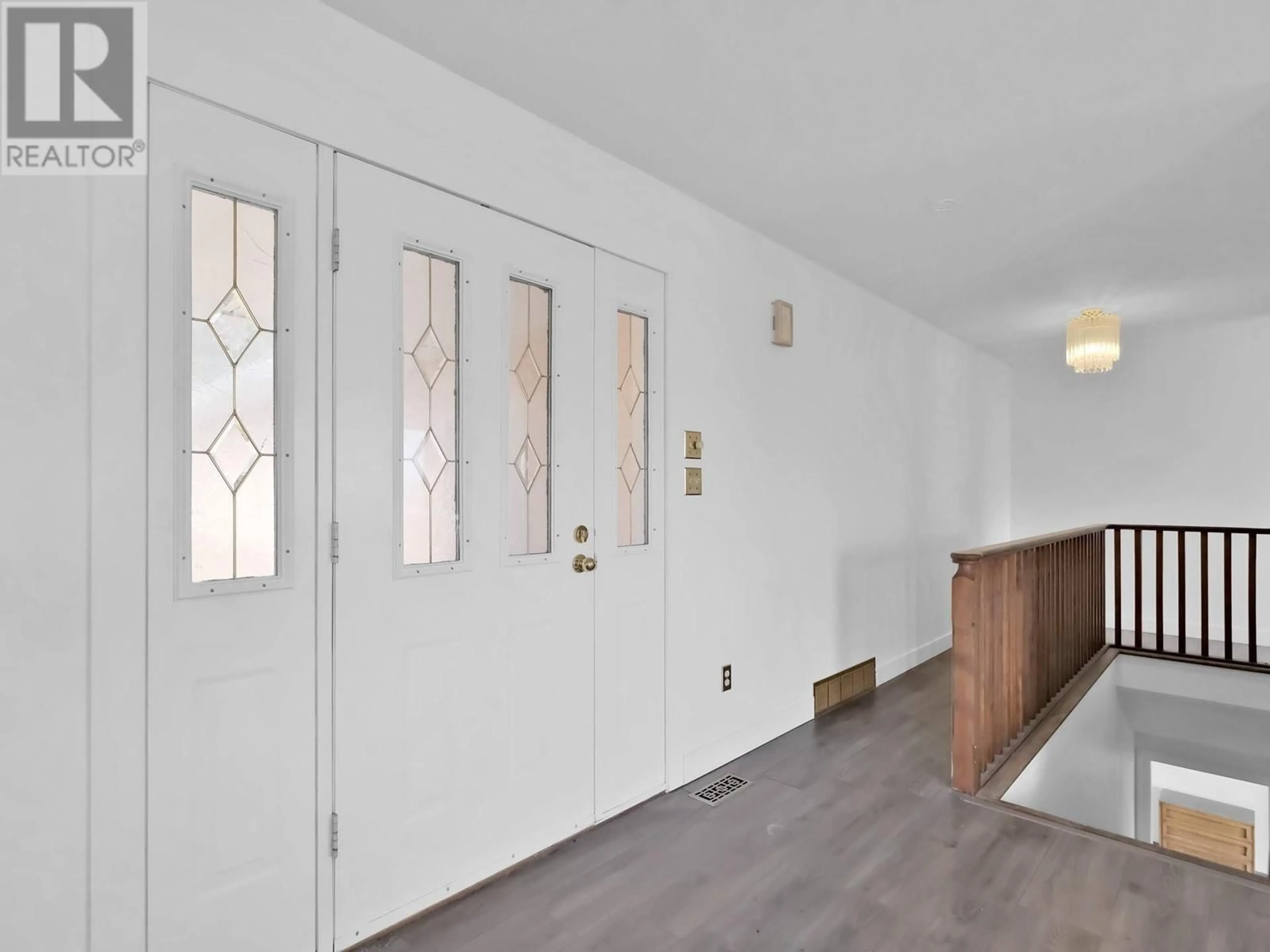 Indoor foyer for 6085 BEATRICE ROAD, Peachland British Columbia V0H1X4