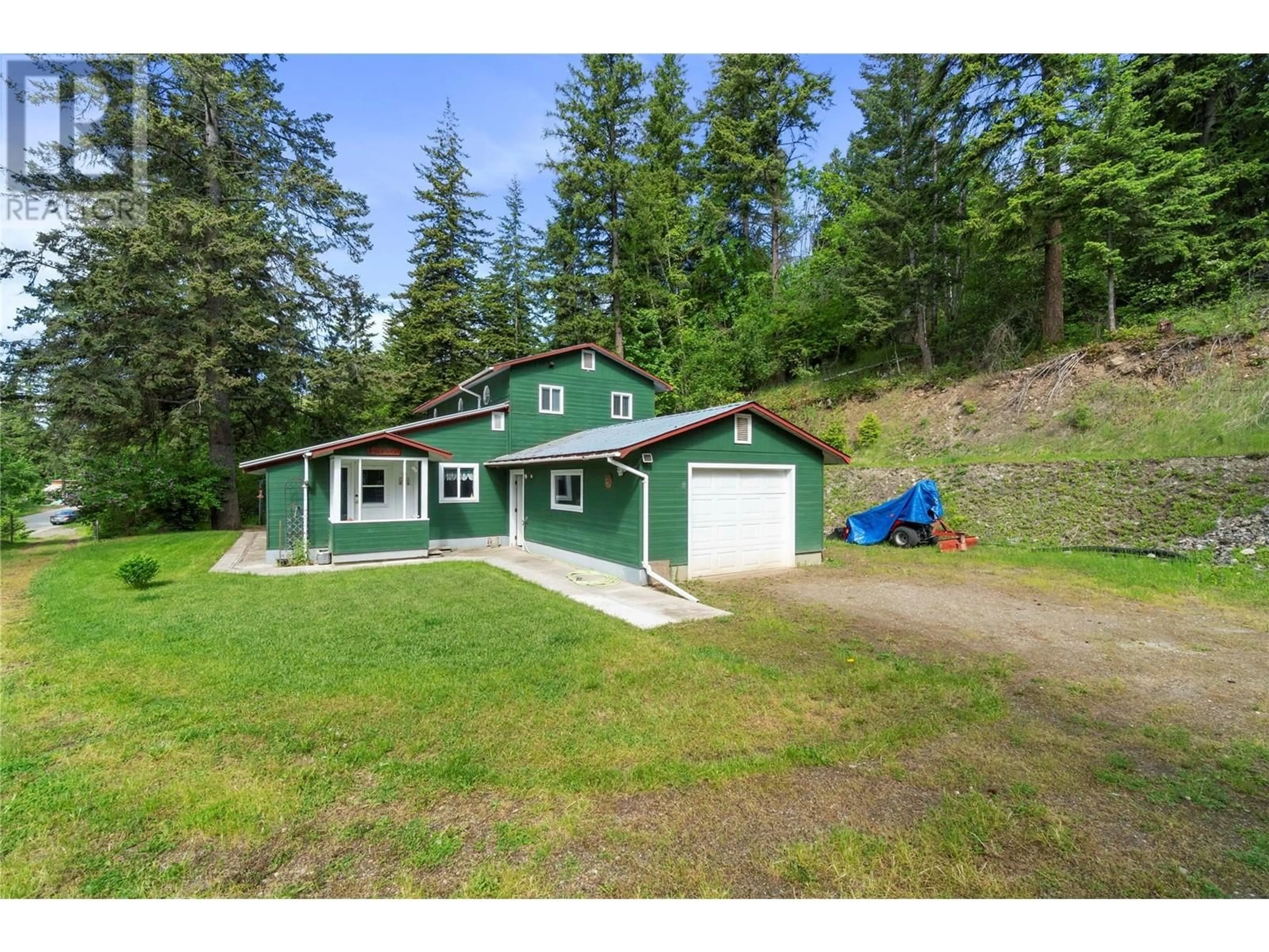A pic from outside/outdoor area/front of a property/back of a property/a pic from drone, unknown for 6497 LINDSAY ROAD, Magna Bay British Columbia V0E1M7