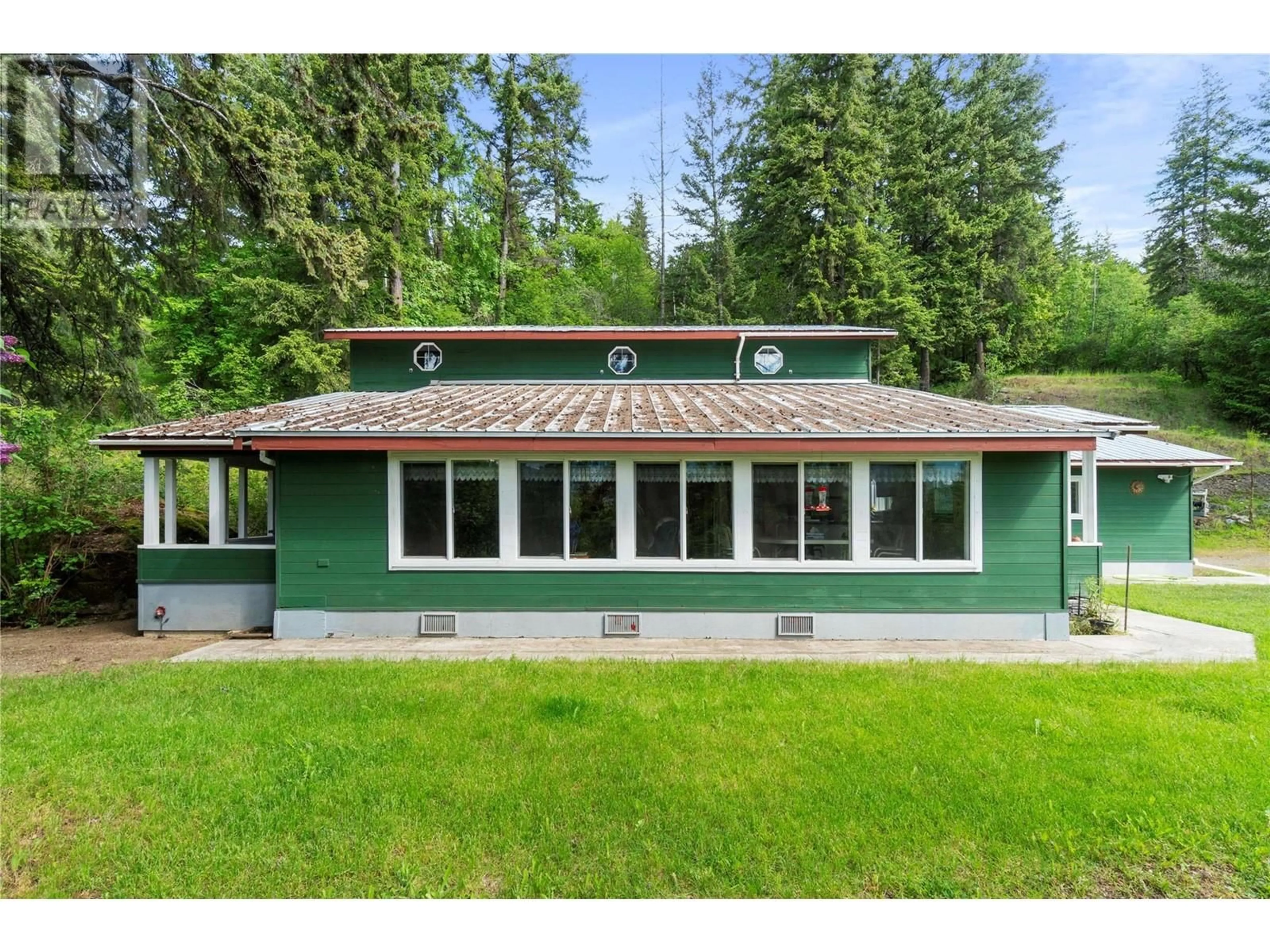 Home with vinyl exterior material, unknown for 6497 LINDSAY ROAD, Magna Bay British Columbia V0E1M7