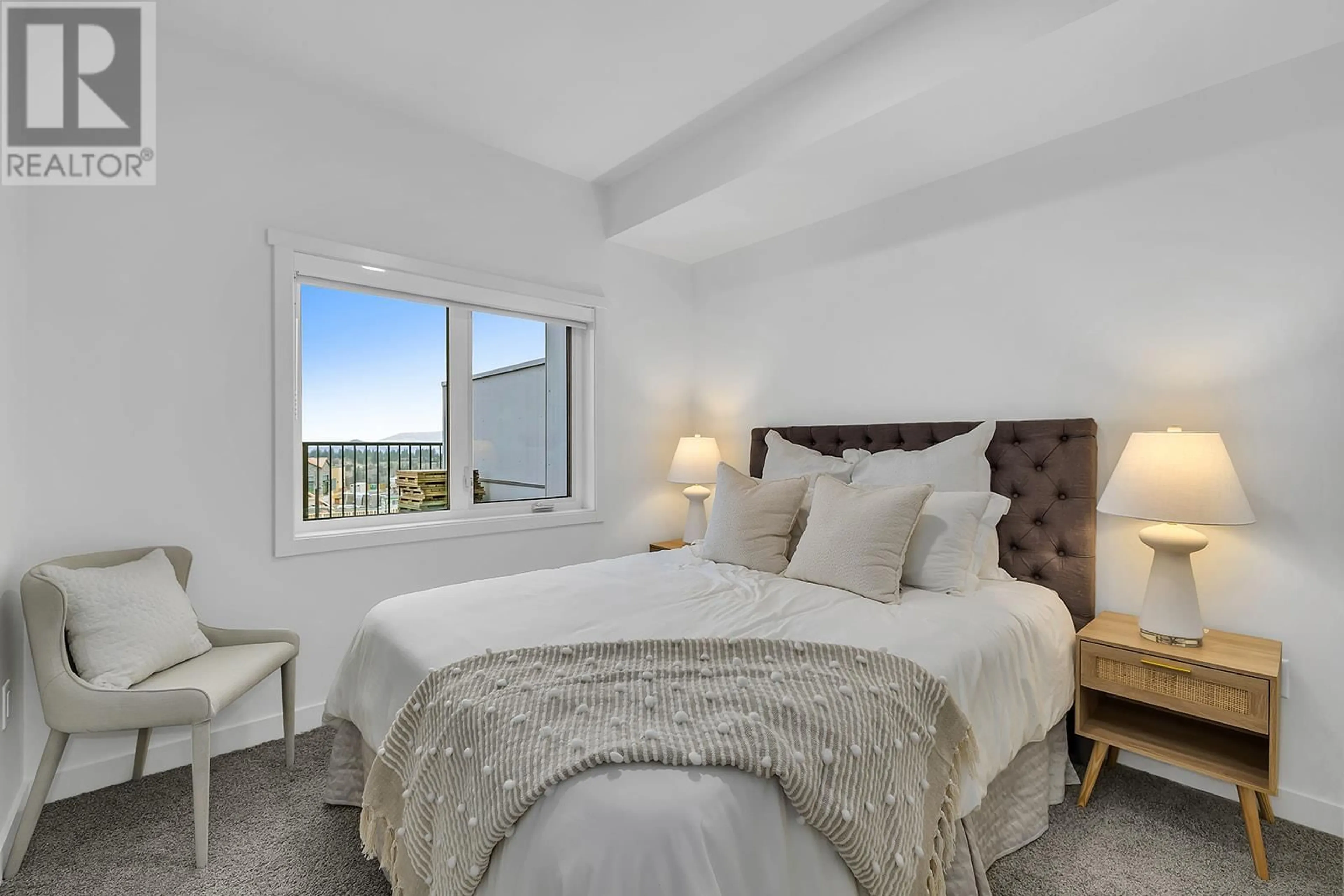 Bedroom with bed, unknown for 301 - 1057 FROST ROAD, Kelowna British Columbia V1W0G7