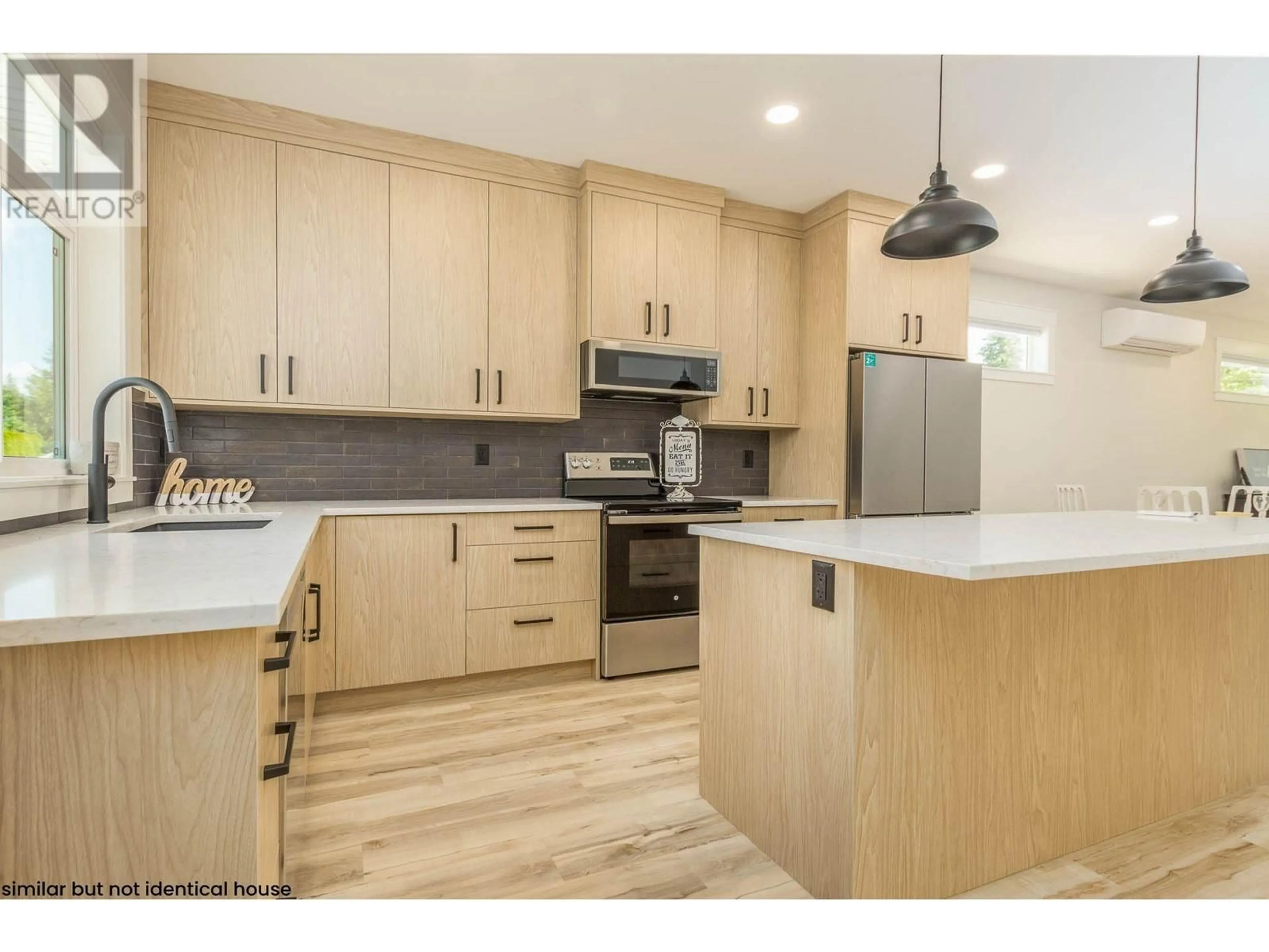 Open concept kitchen, wood/laminate floor for 2374 6 AVENUE SOUTHEAST, Salmon Arm British Columbia V1E0H1