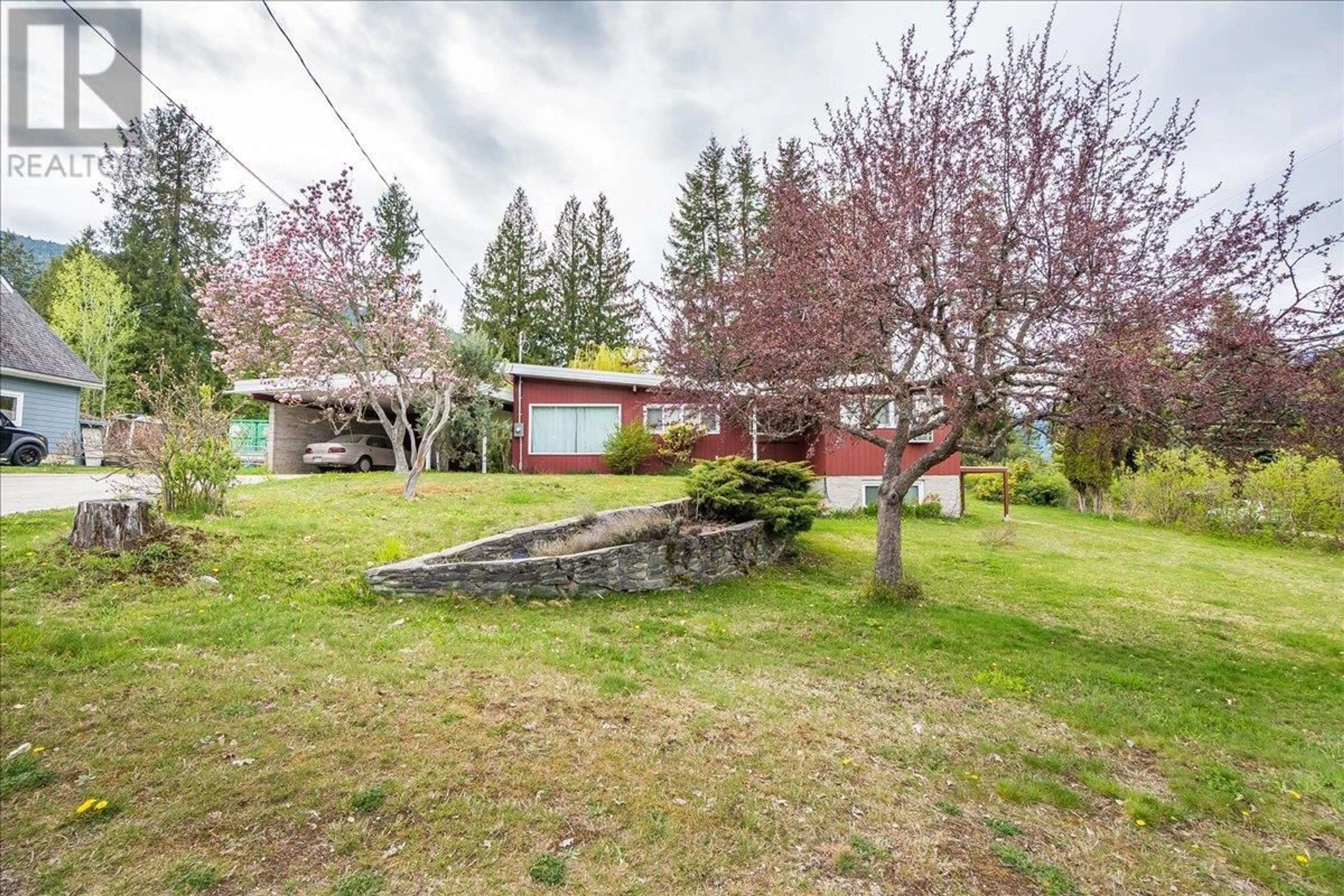 A pic from outside/outdoor area/front of a property/back of a property/a pic from drone, street for 1402 CREASE AVENUE, Nelson British Columbia V1L1A2