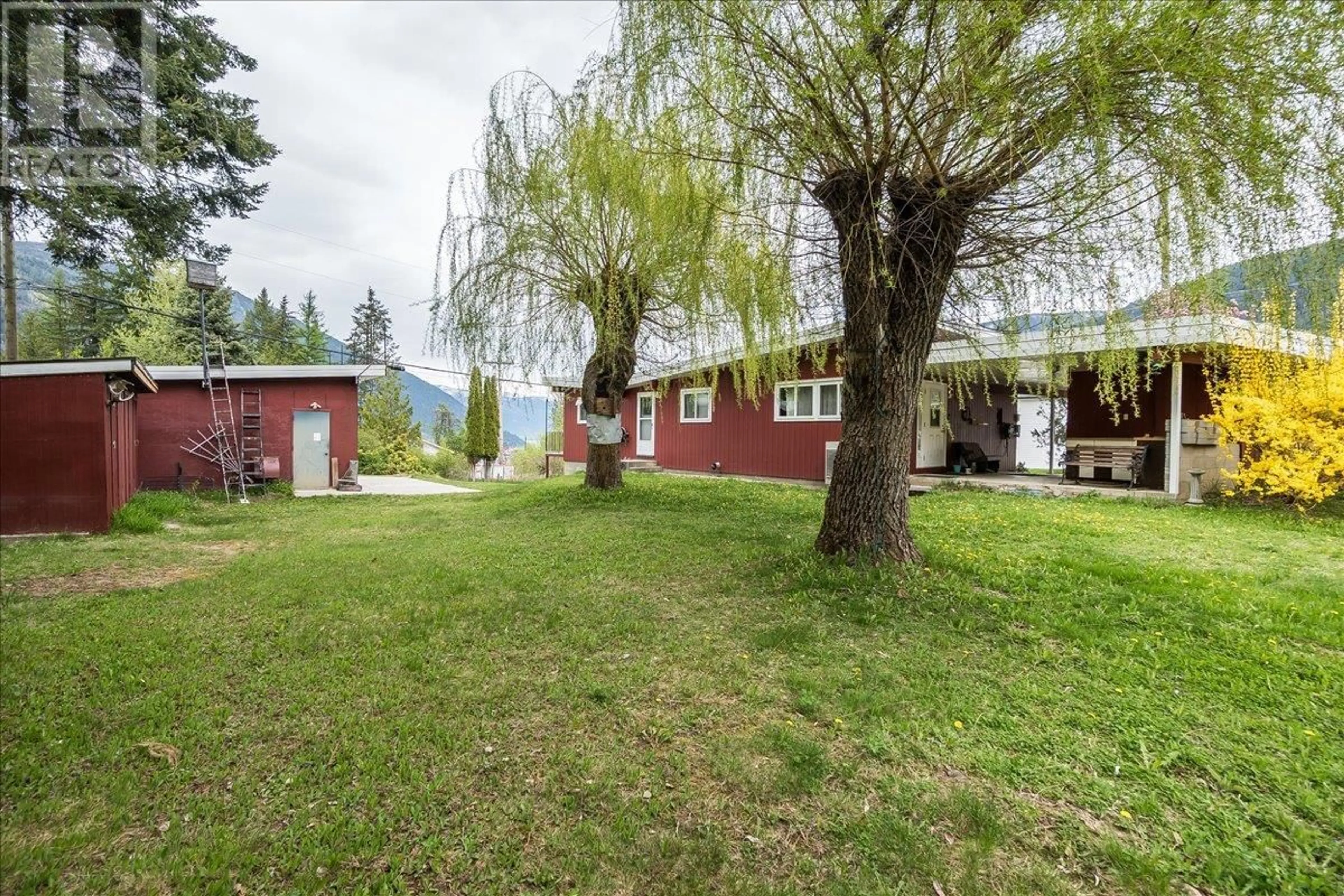 Patio, unknown for 1402 CREASE AVENUE, Nelson British Columbia V1L1A2