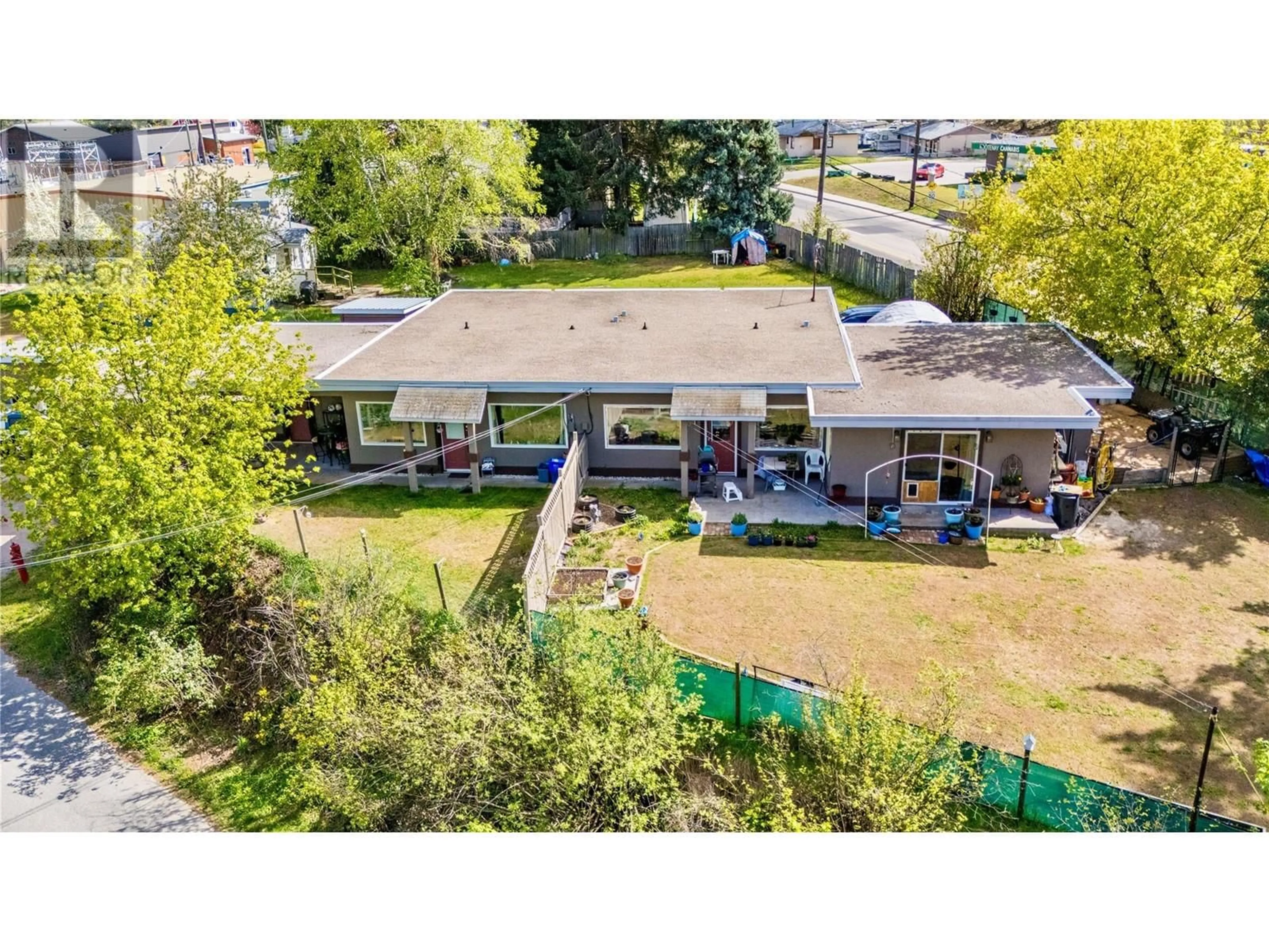 A pic from outside/outdoor area/front of a property/back of a property/a pic from drone, unknown for 714 12TH STREET, Castlegar British Columbia V1N2K3