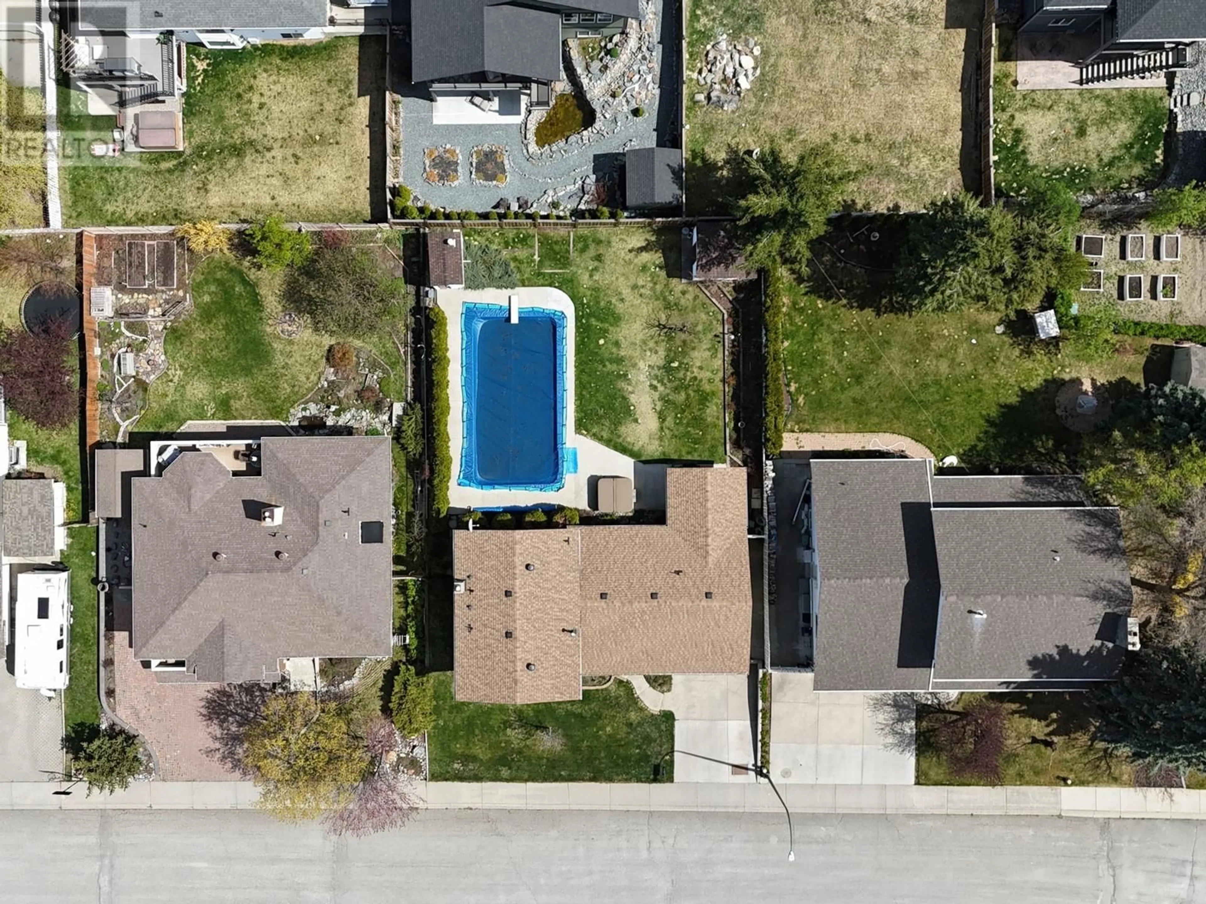 A pic from outside/outdoor area/front of a property/back of a property/a pic from drone, street for 1600 7TH AVENUE SOUTH, Cranbrook British Columbia V1C5V4