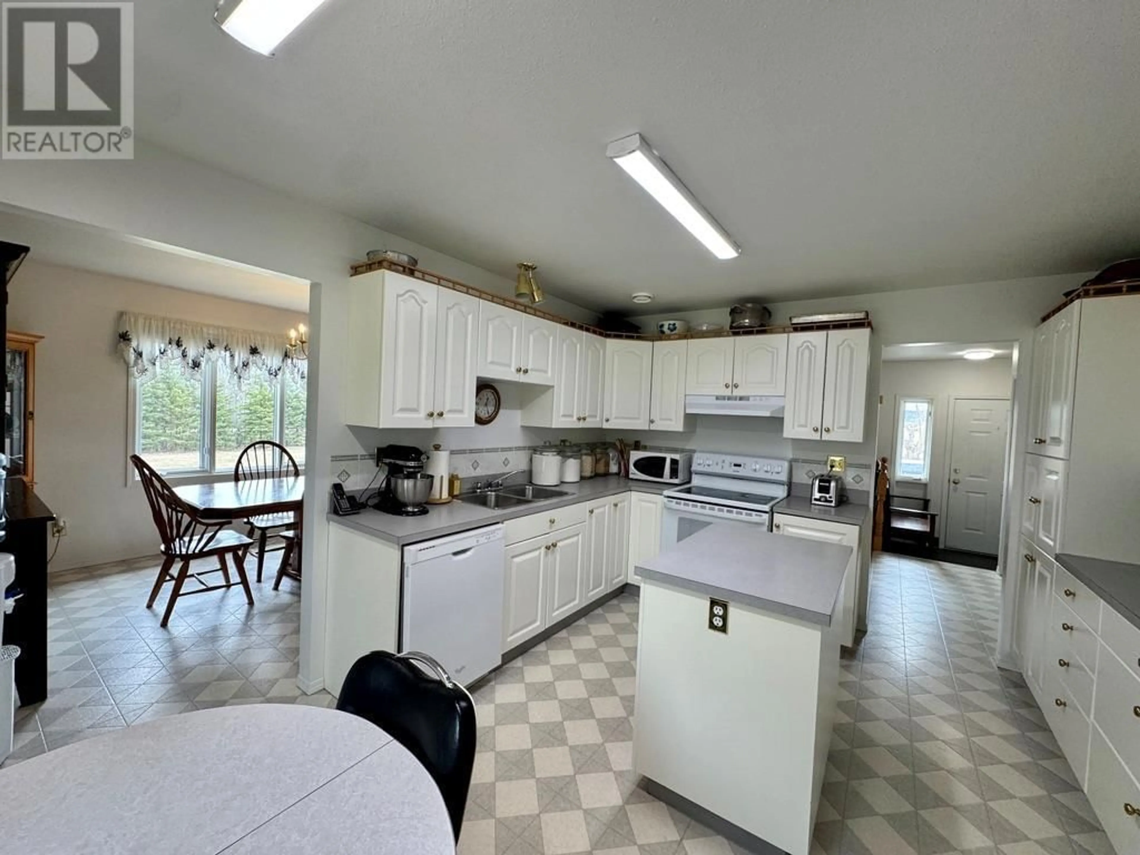 Standard kitchen, unknown for 3408 TUCKER ROAD, Dawson Creek British Columbia V1G4H8