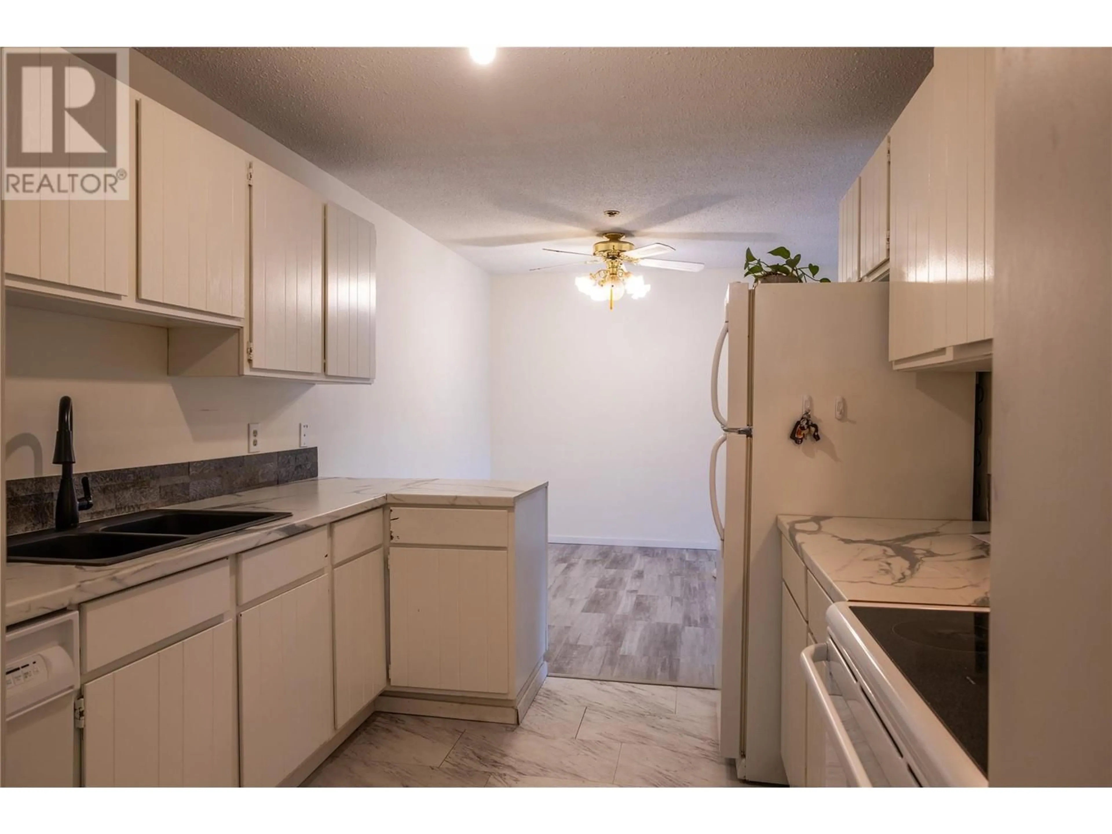 Standard kitchen, unknown for 107 - 1085 12TH AVENUE, Kamloops British Columbia V2C6A2