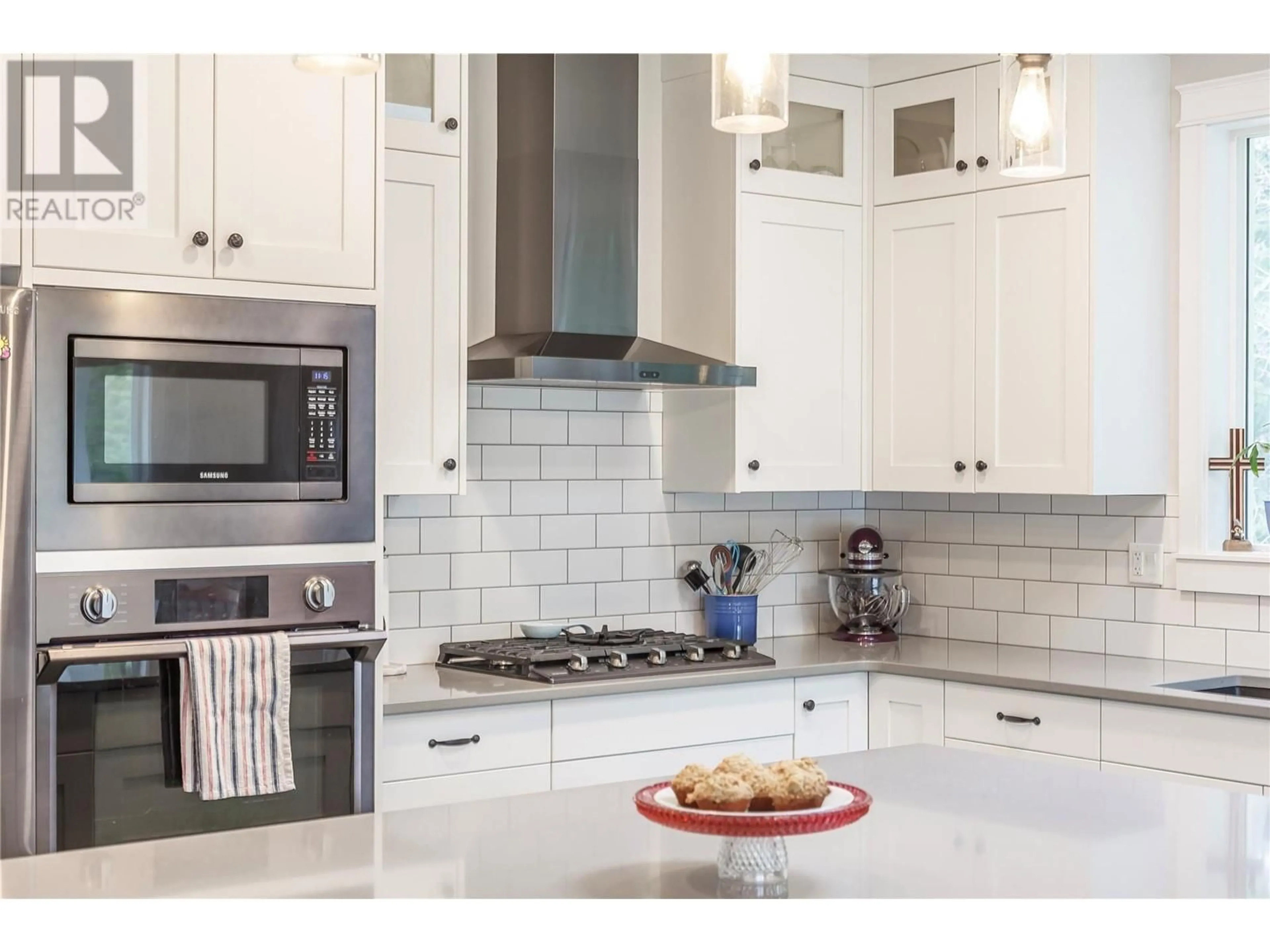 Contemporary kitchen, ceramic/tile floor for 2725 SUNNYDALE DRIVE, Blind Bay British Columbia V0E1H2