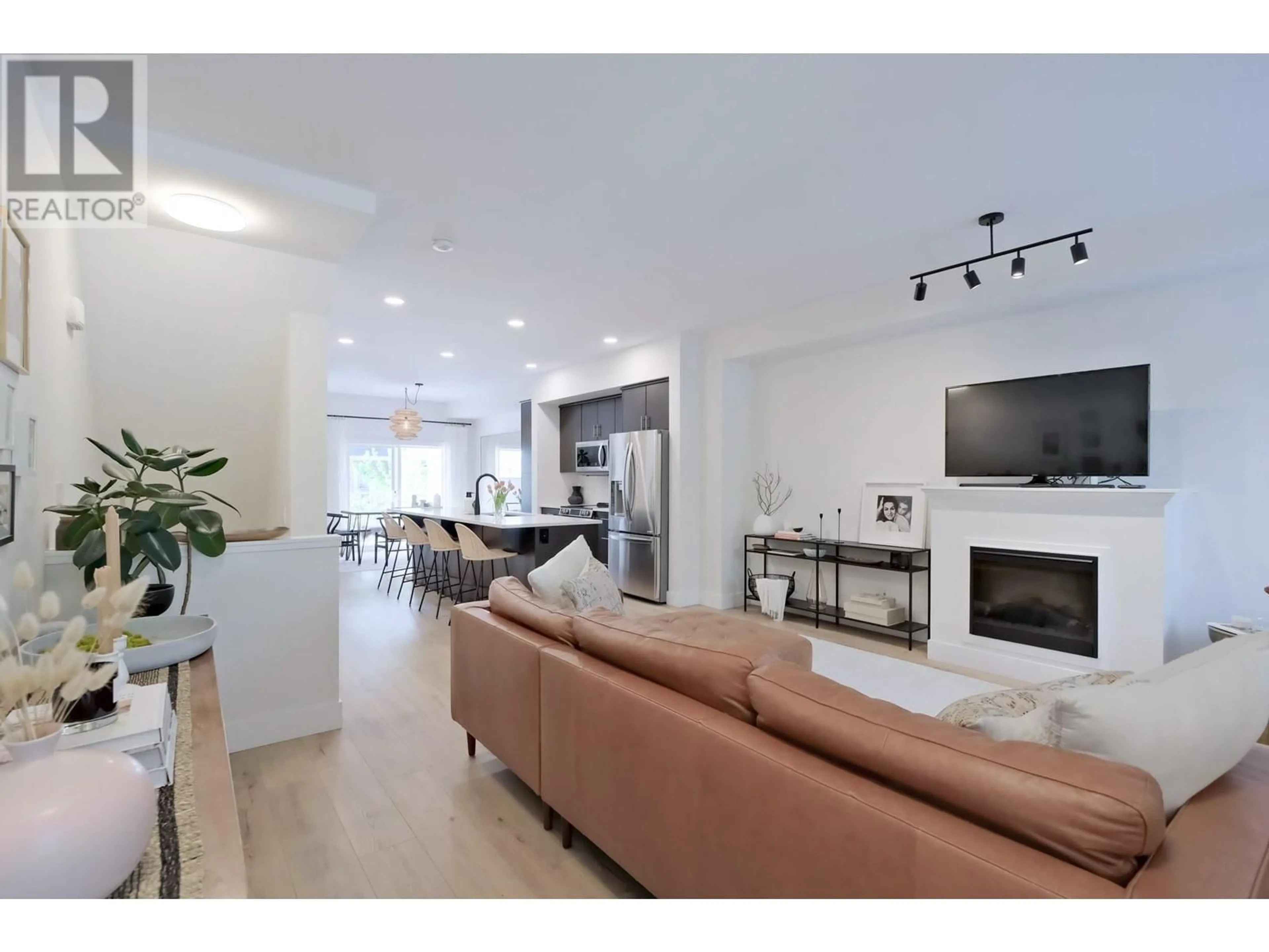 Living room with furniture, unknown for 20 - 433 MCCARREN AVENUE, Kelowna British Columbia V1W4T8
