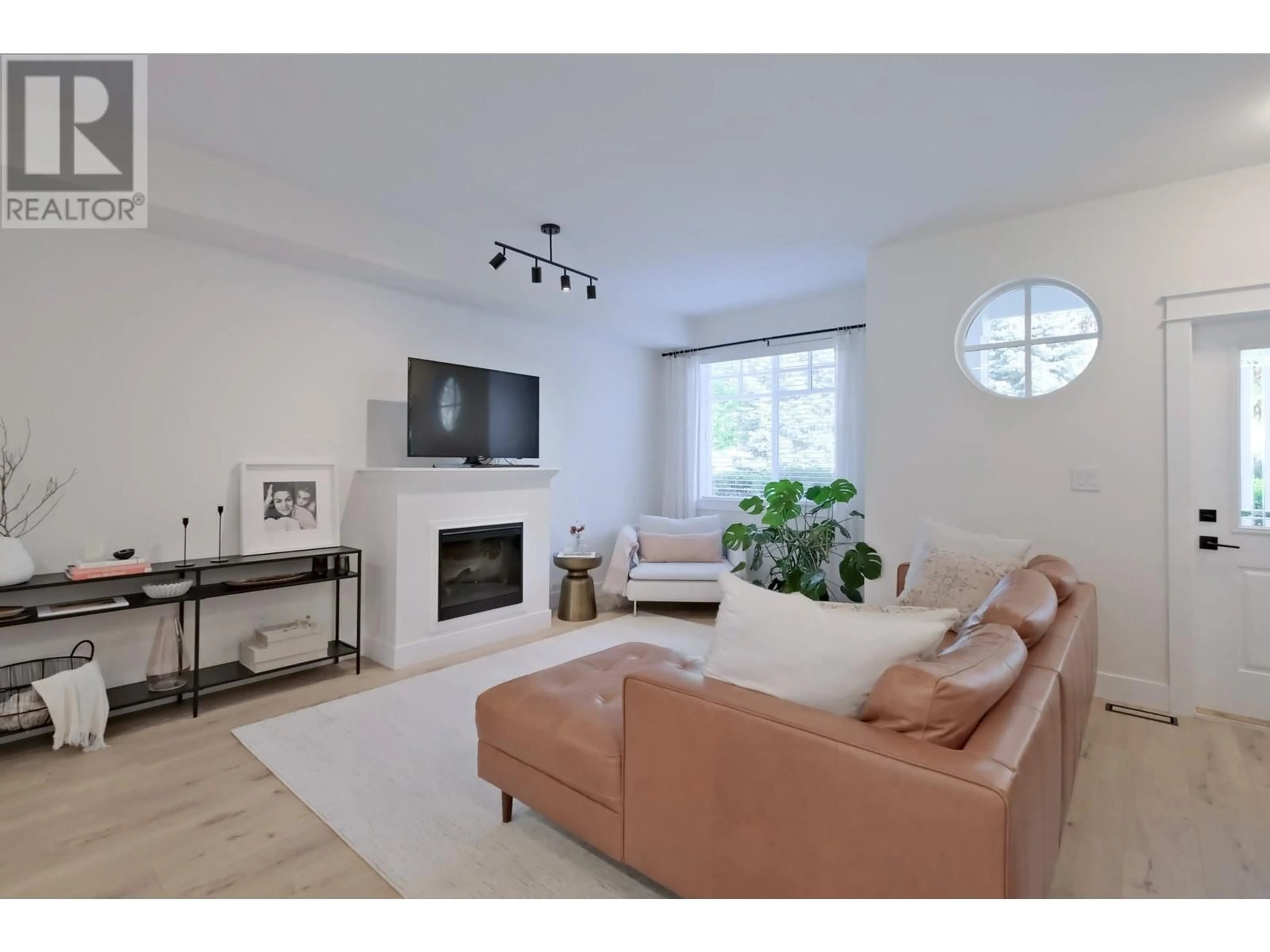Living room with furniture, unknown for 20 - 433 MCCARREN AVENUE, Kelowna British Columbia V1W4T8