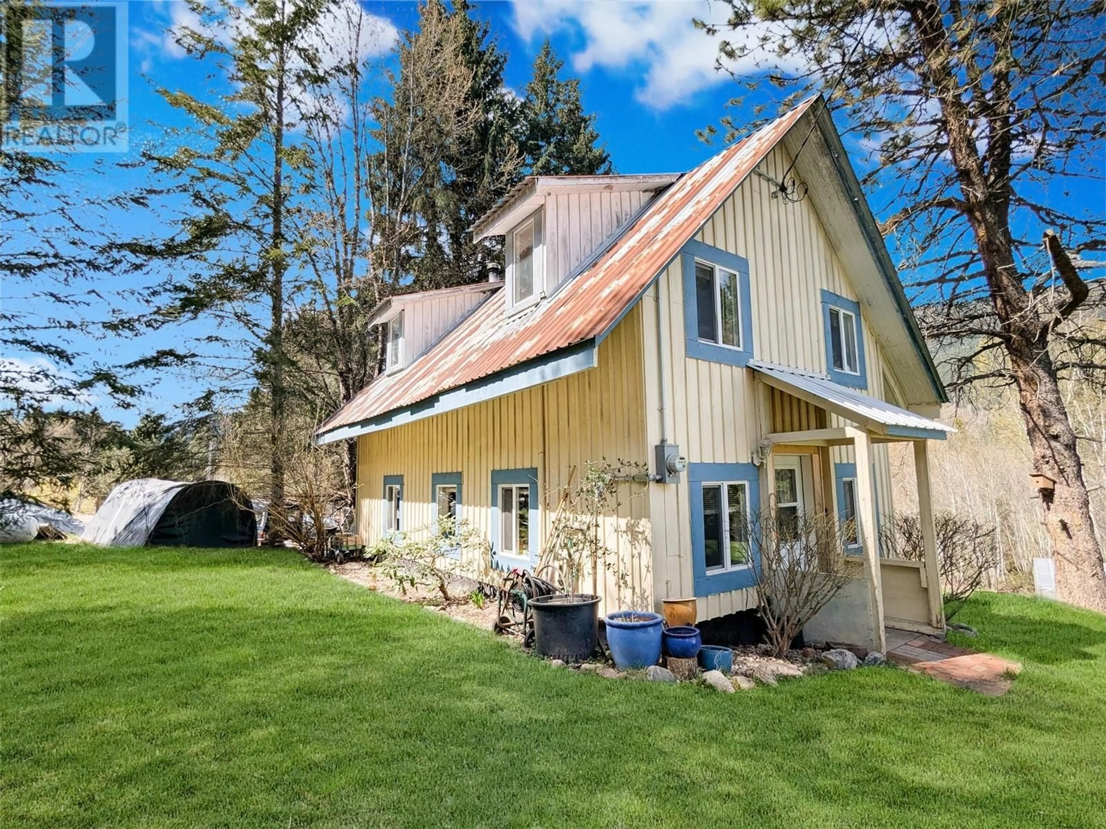 A pic from outside/outdoor area/front of a property/back of a property/a pic from drone, unknown for 6685 6 HIGHWAY, Appledale British Columbia V0G2J0