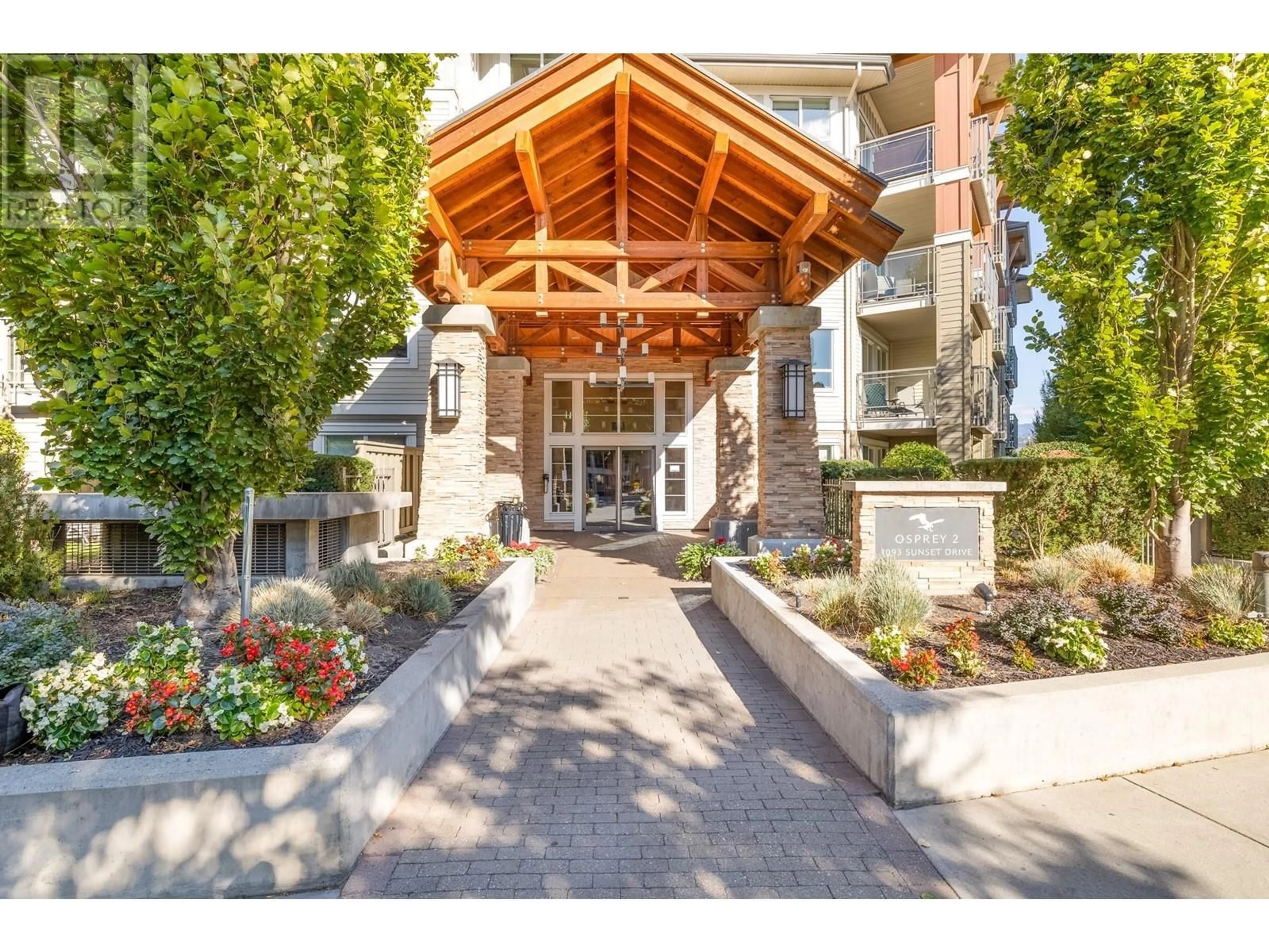 Indoor entryway for 103 - 1093 SUNSET DRIVE, Kelowna British Columbia V1Y9Z3