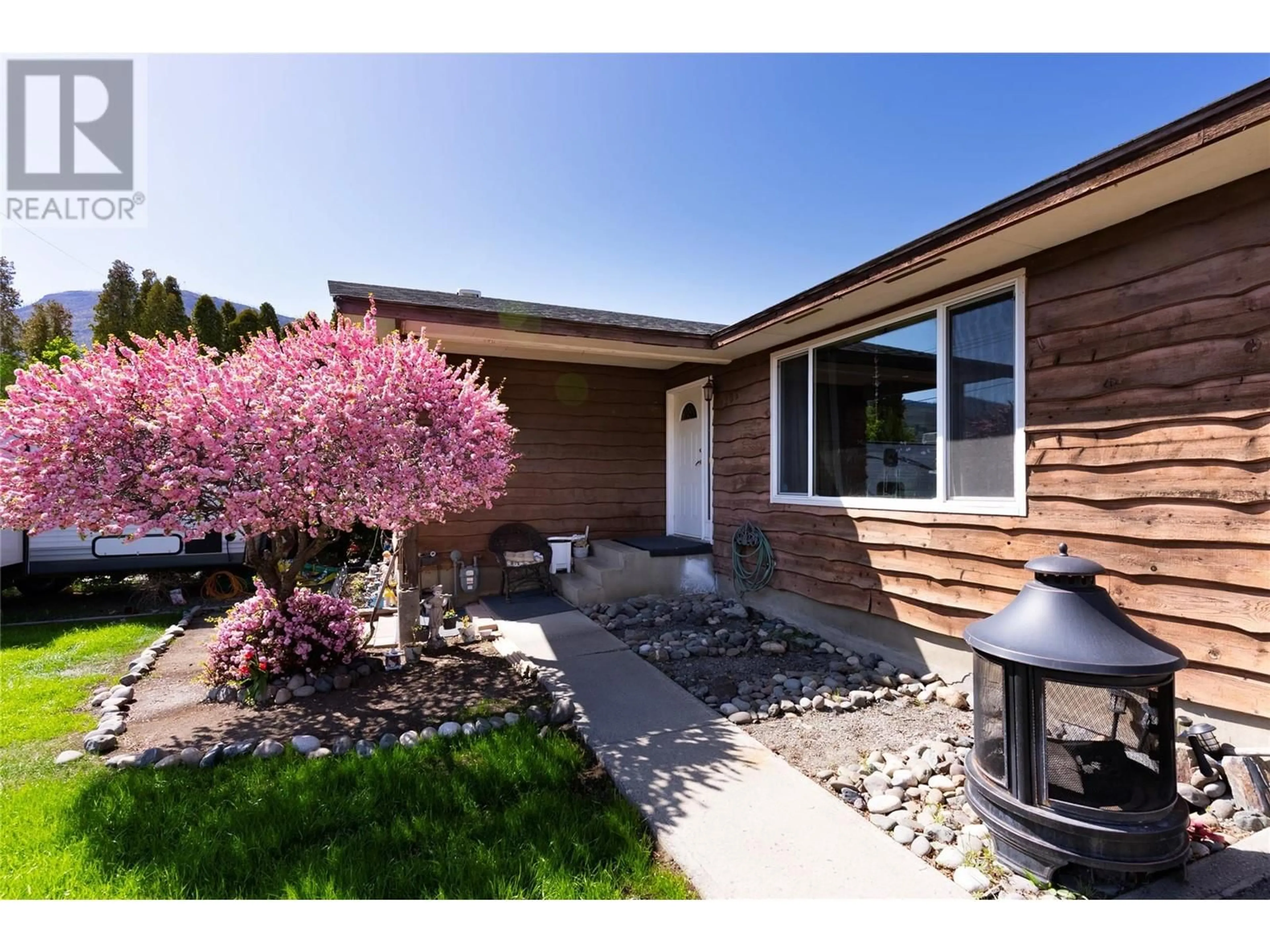 Home with vinyl exterior material, street for 1105 MACLEAN CRESCENT, Cache Creek British Columbia V0K1H0