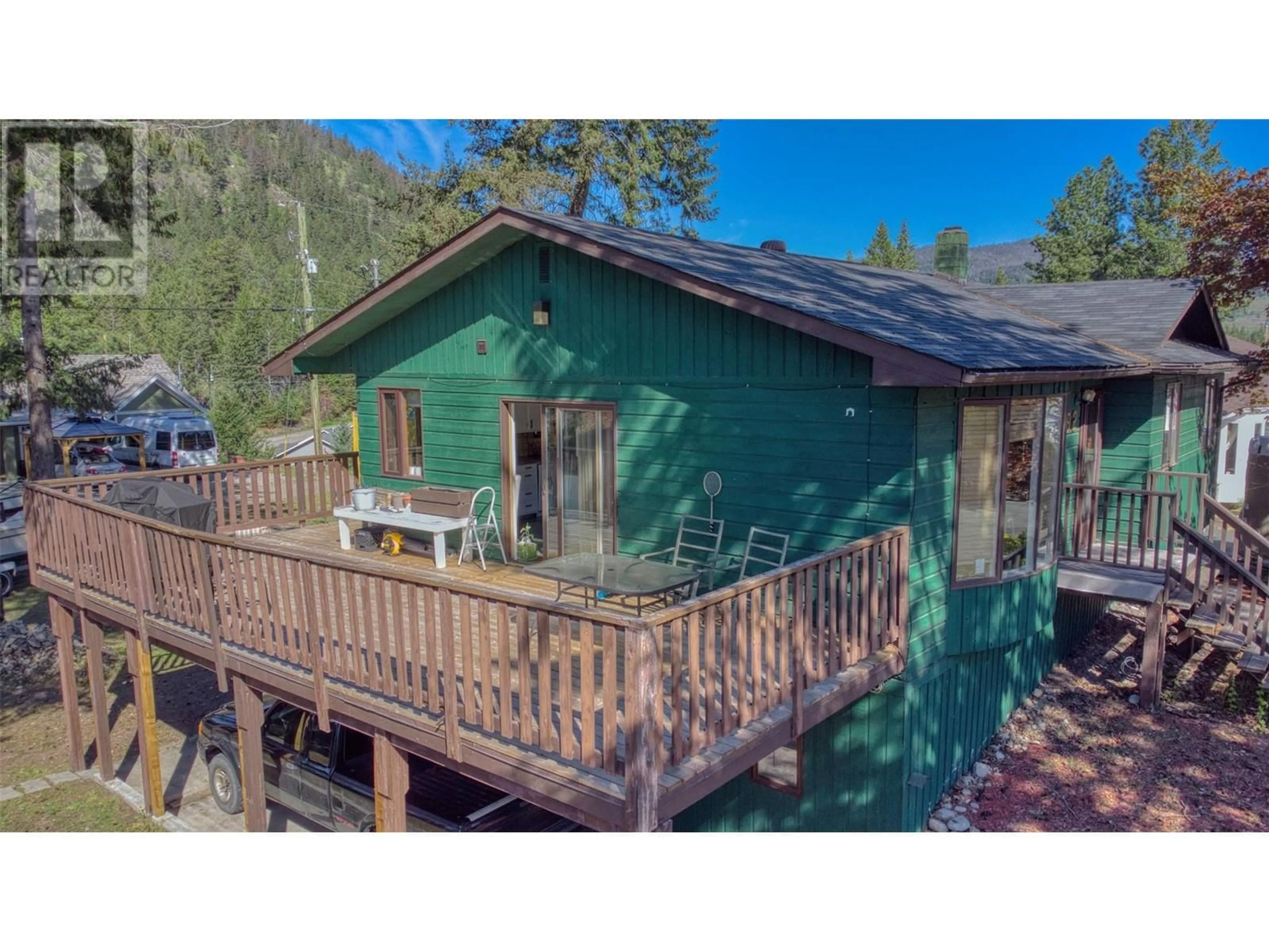 A pic from outside/outdoor area/front of a property/back of a property/a pic from drone, unknown for 192 CROWN CRESCENT, Vernon British Columbia V1H2C3