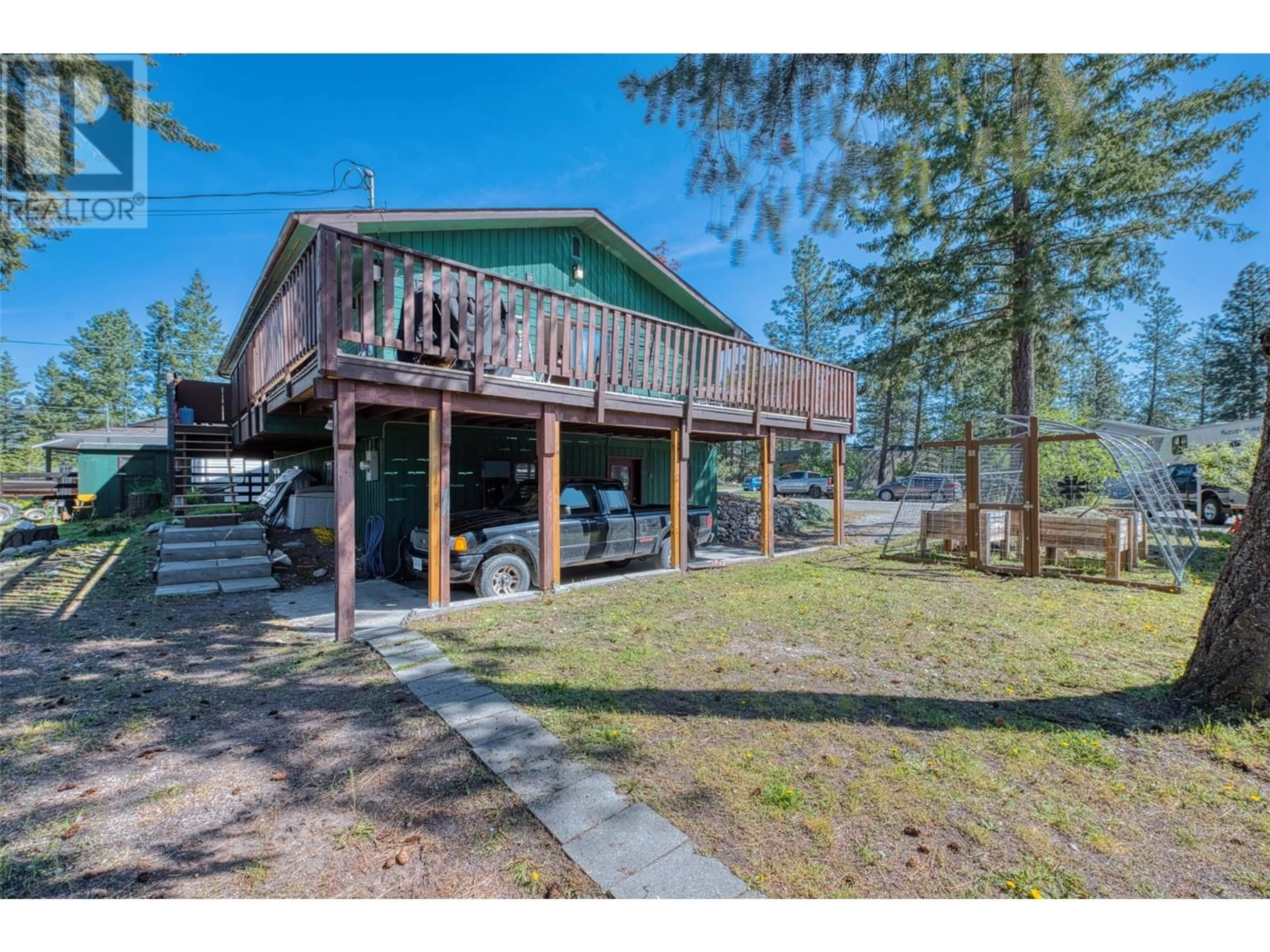 A pic from outside/outdoor area/front of a property/back of a property/a pic from drone, water/lake/river/ocean view for 192 CROWN CRESCENT, Vernon British Columbia V1H2C3