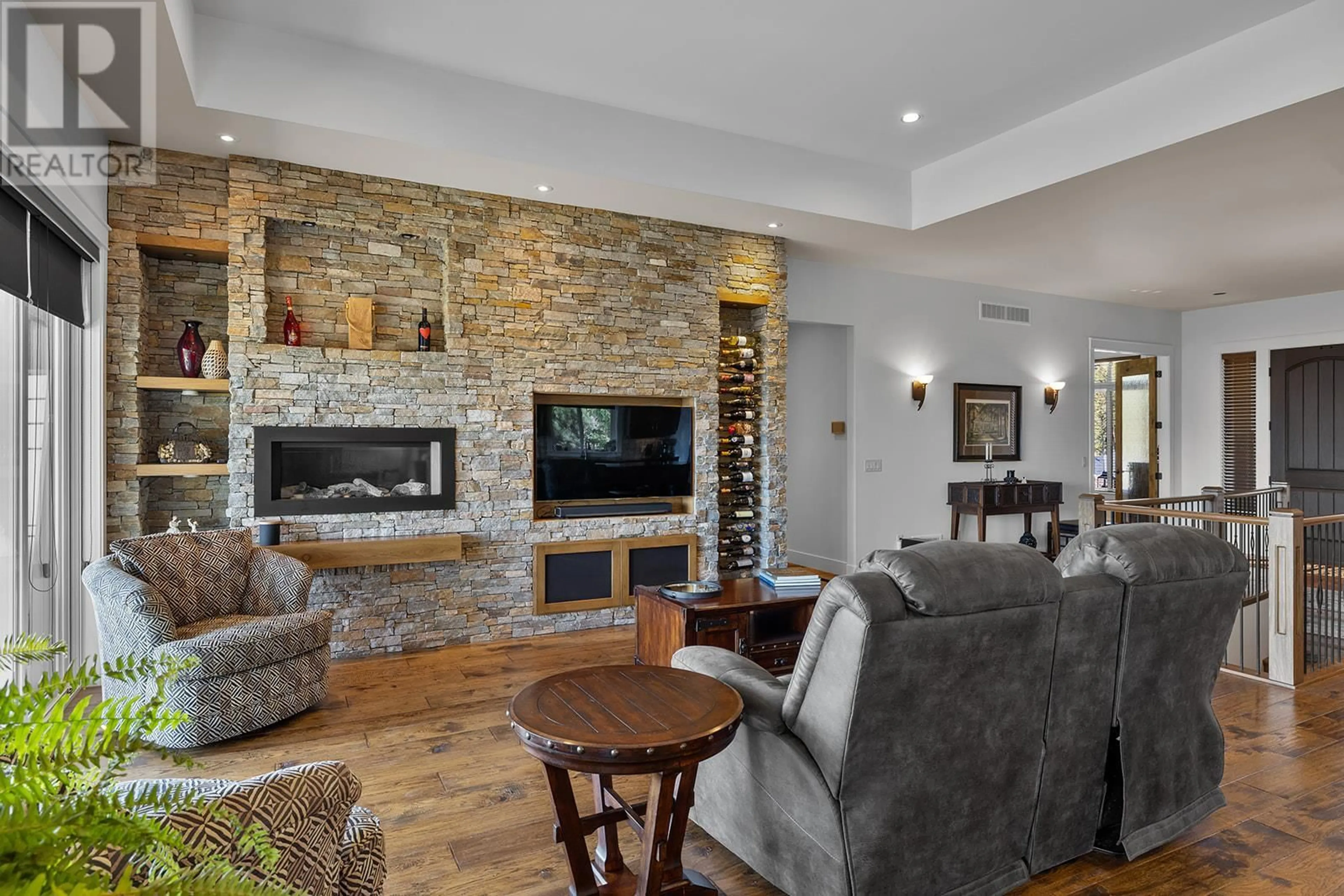Living room with furniture, unknown for 3104 LAKEVIEW COVE ROAD, West Kelowna British Columbia V1Z3P6