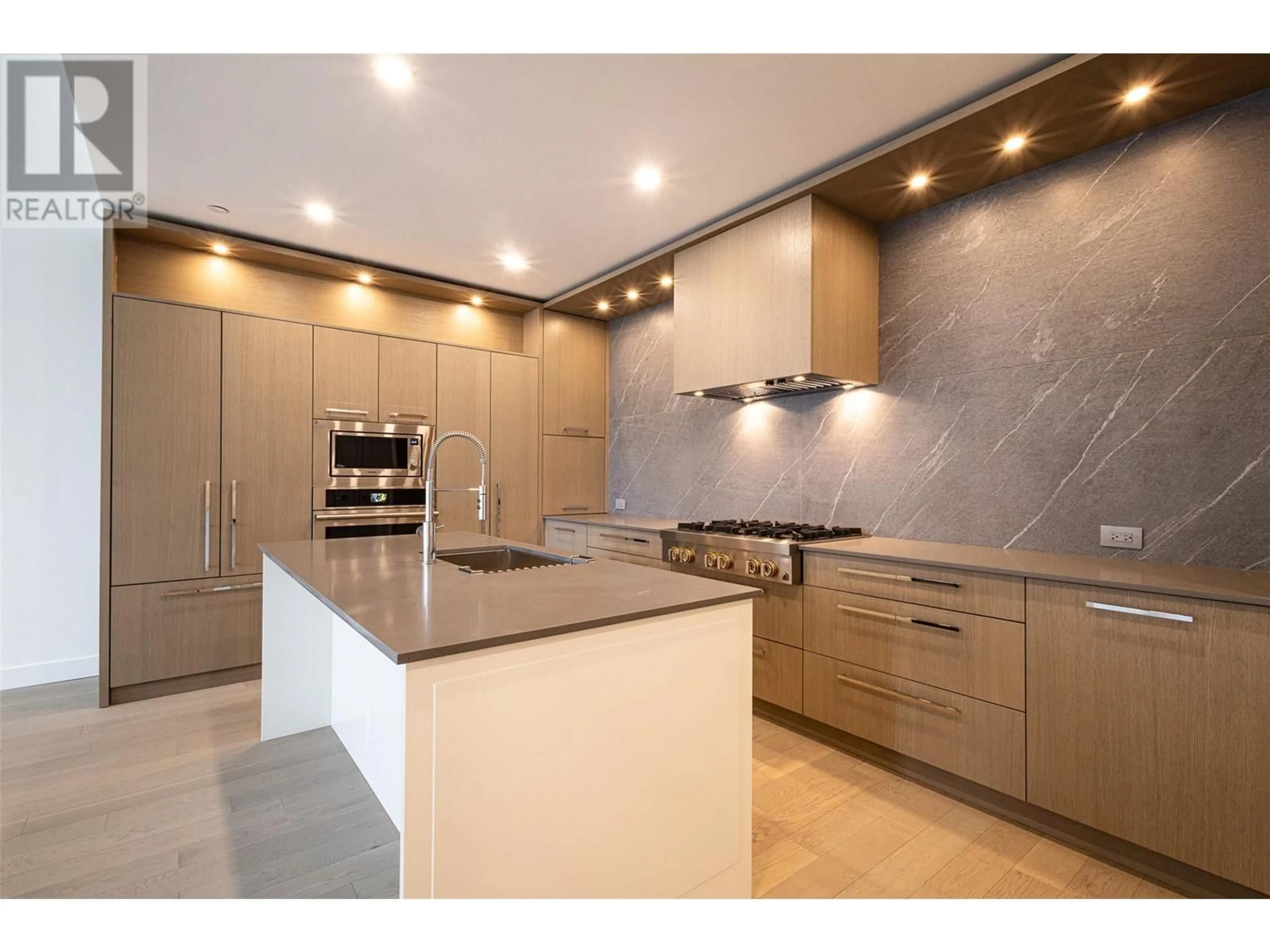Contemporary kitchen, unknown for 312 - 3389 LAKESHORE ROAD, Kelowna British Columbia V1W0G5