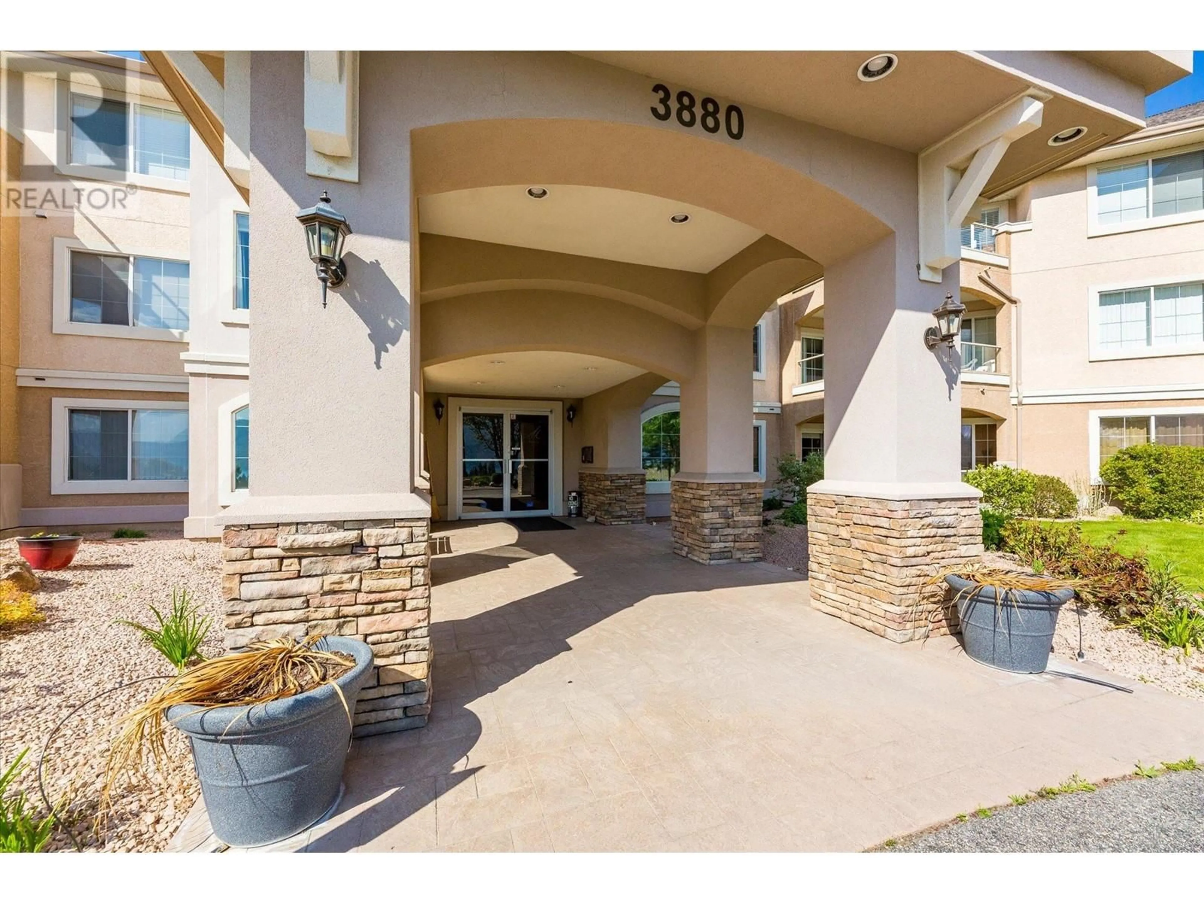Indoor foyer for 108 - 3880 BROWN ROAD, West Kelowna British Columbia V4T2J5