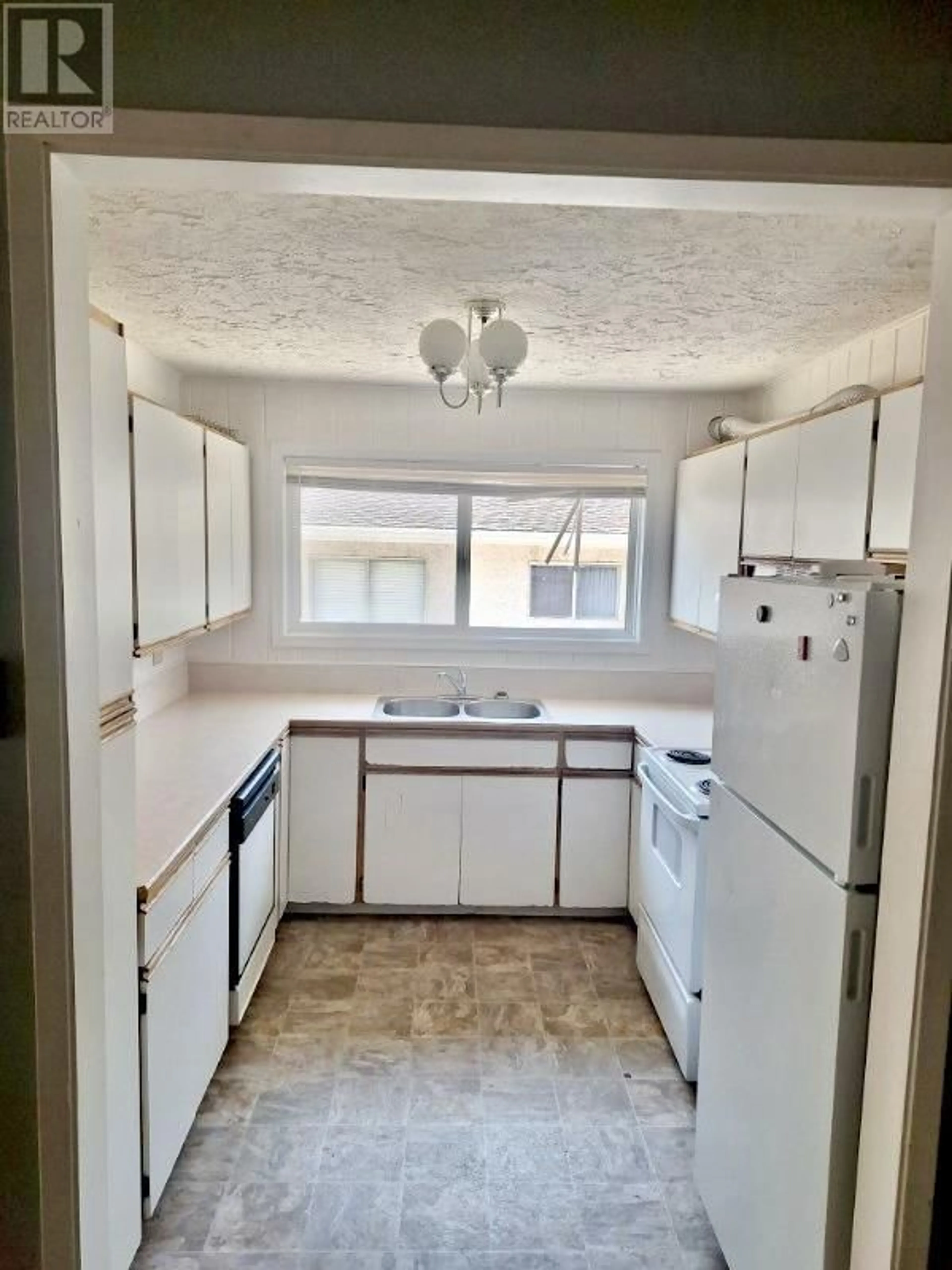Standard kitchen, unknown for 170 MCPHERSON CRESCENT, Penticton British Columbia V2A2N8