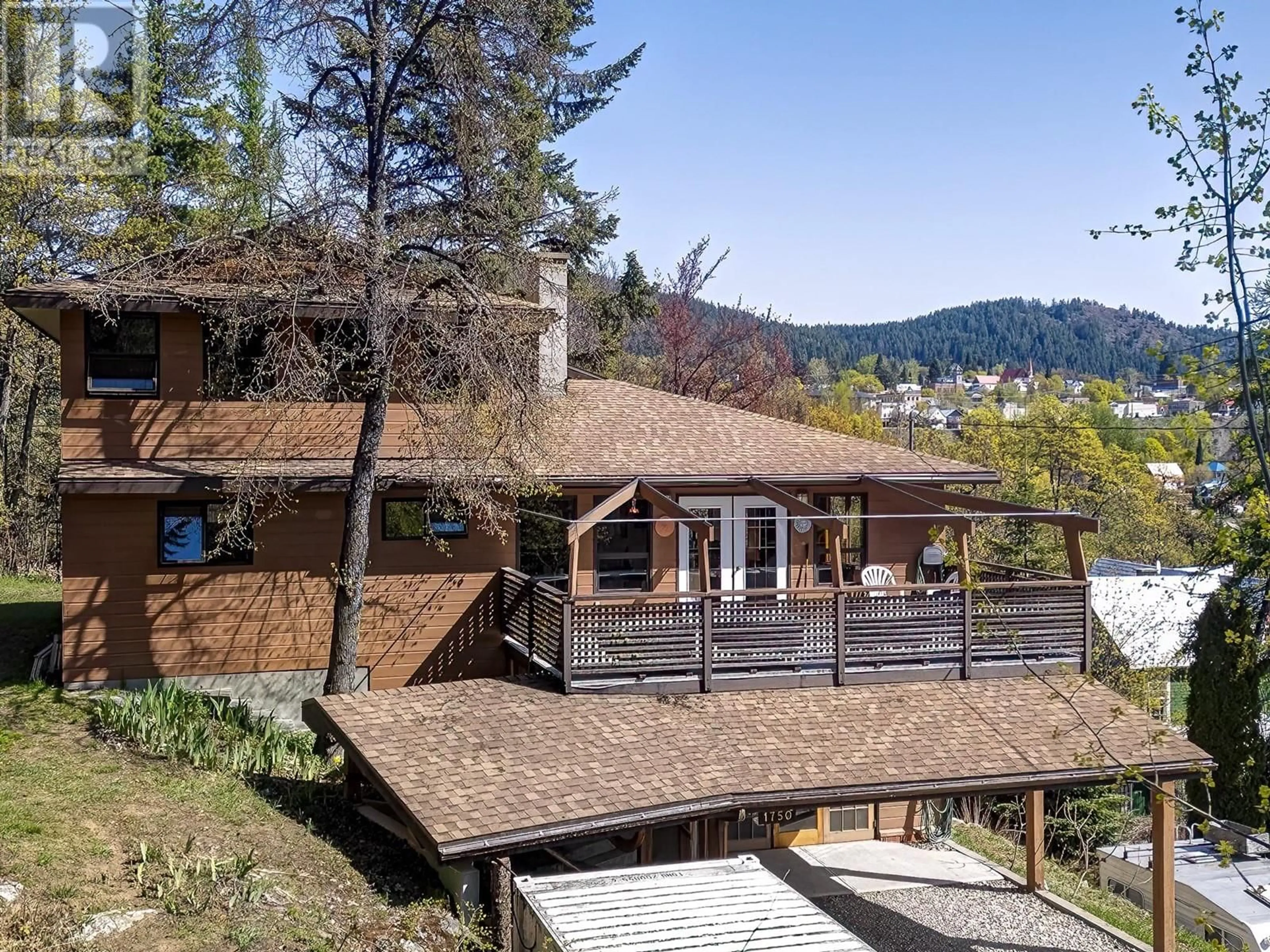 A pic from outside/outdoor area/front of a property/back of a property/a pic from drone, unknown for 1750 PHOENIX AVENUE, Rossland British Columbia V0G1Y0