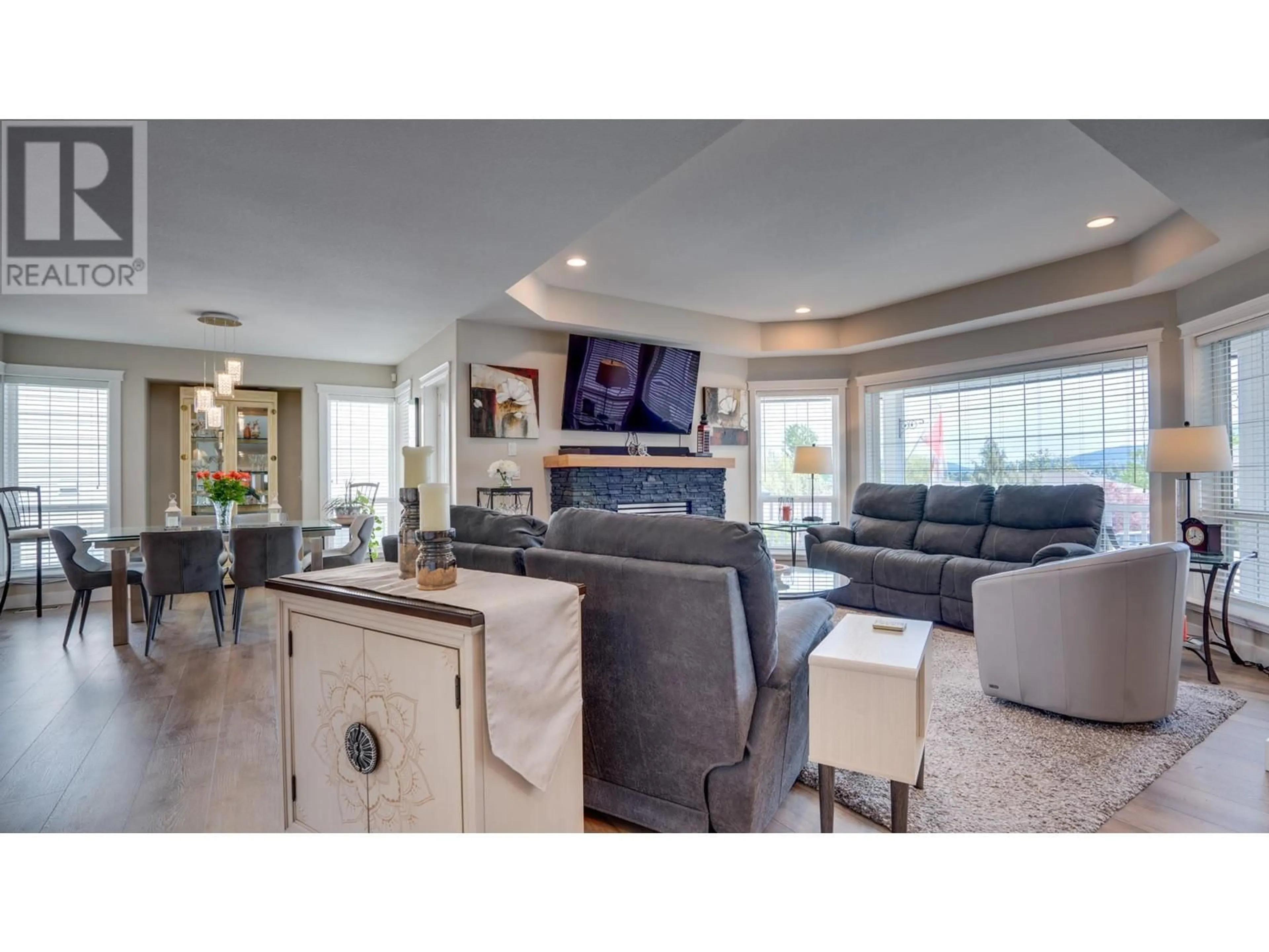 Living room with furniture, unknown for 1025 MT BULMAN DRIVE, Vernon British Columbia V1B2Z1