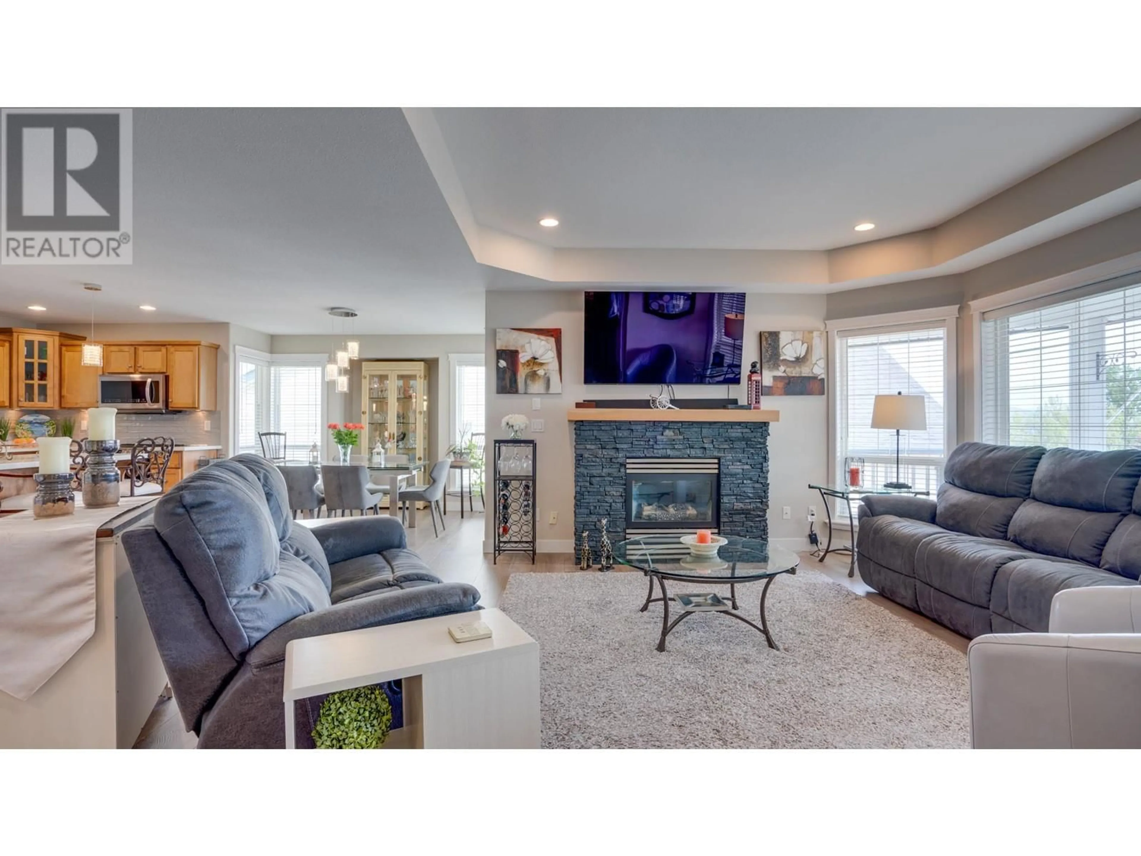 Living room with furniture, unknown for 1025 MT BULMAN DRIVE, Vernon British Columbia V1B2Z1