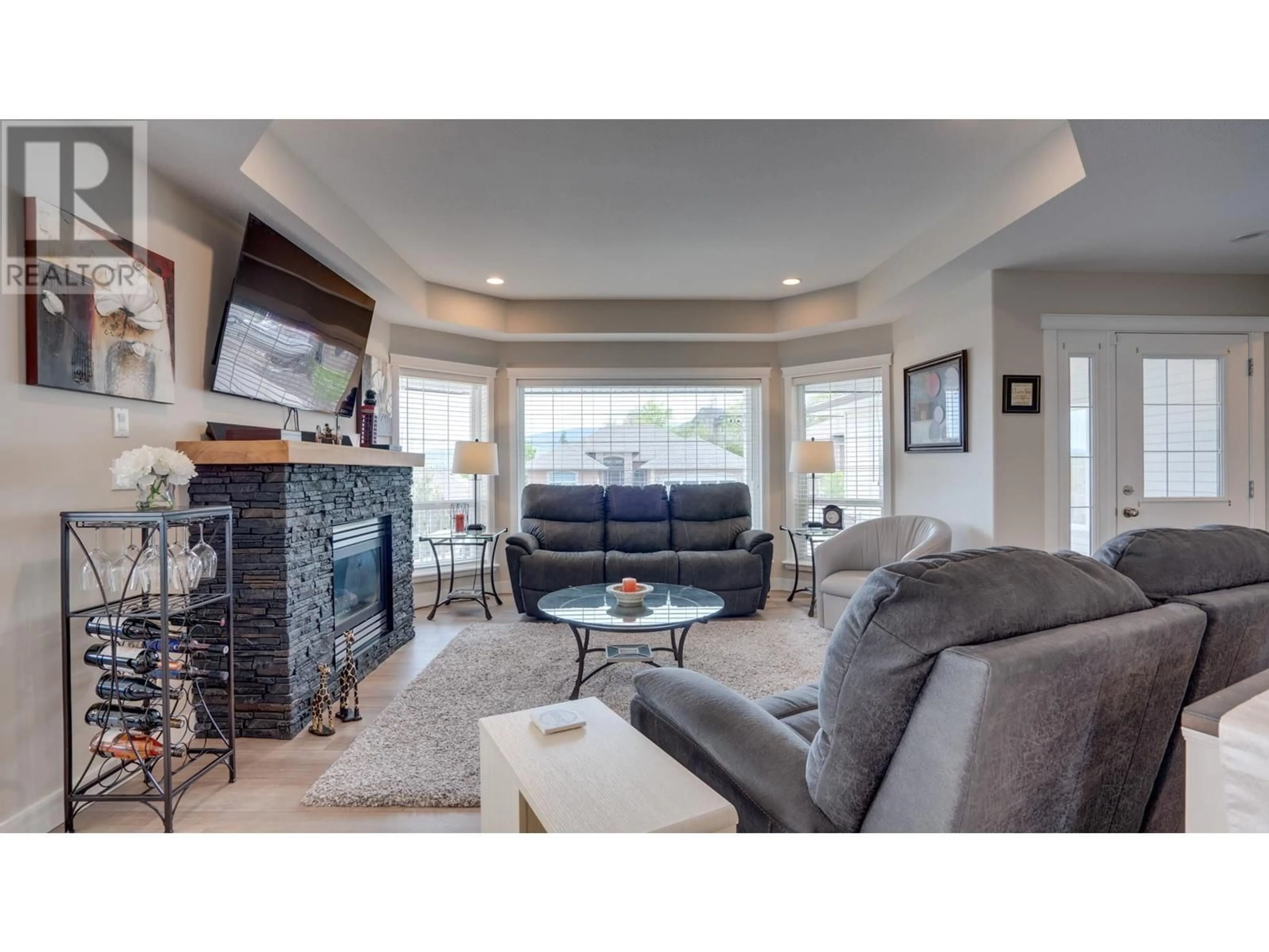 Living room with furniture, unknown for 1025 MT BULMAN DRIVE, Vernon British Columbia V1B2Z1
