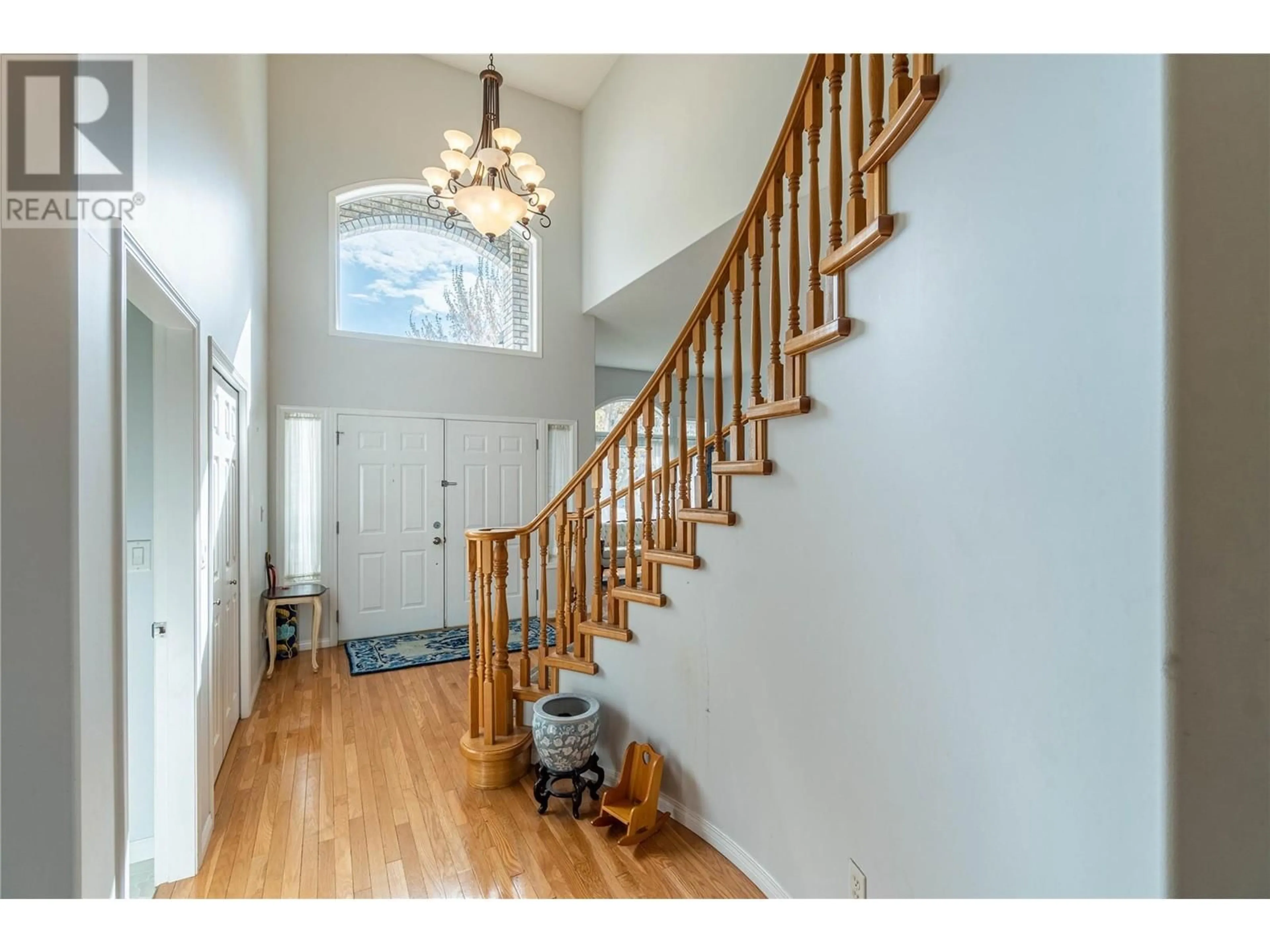 Indoor entryway for 550 MCCURRACH PLACE, Kamloops British Columbia V2B8R1