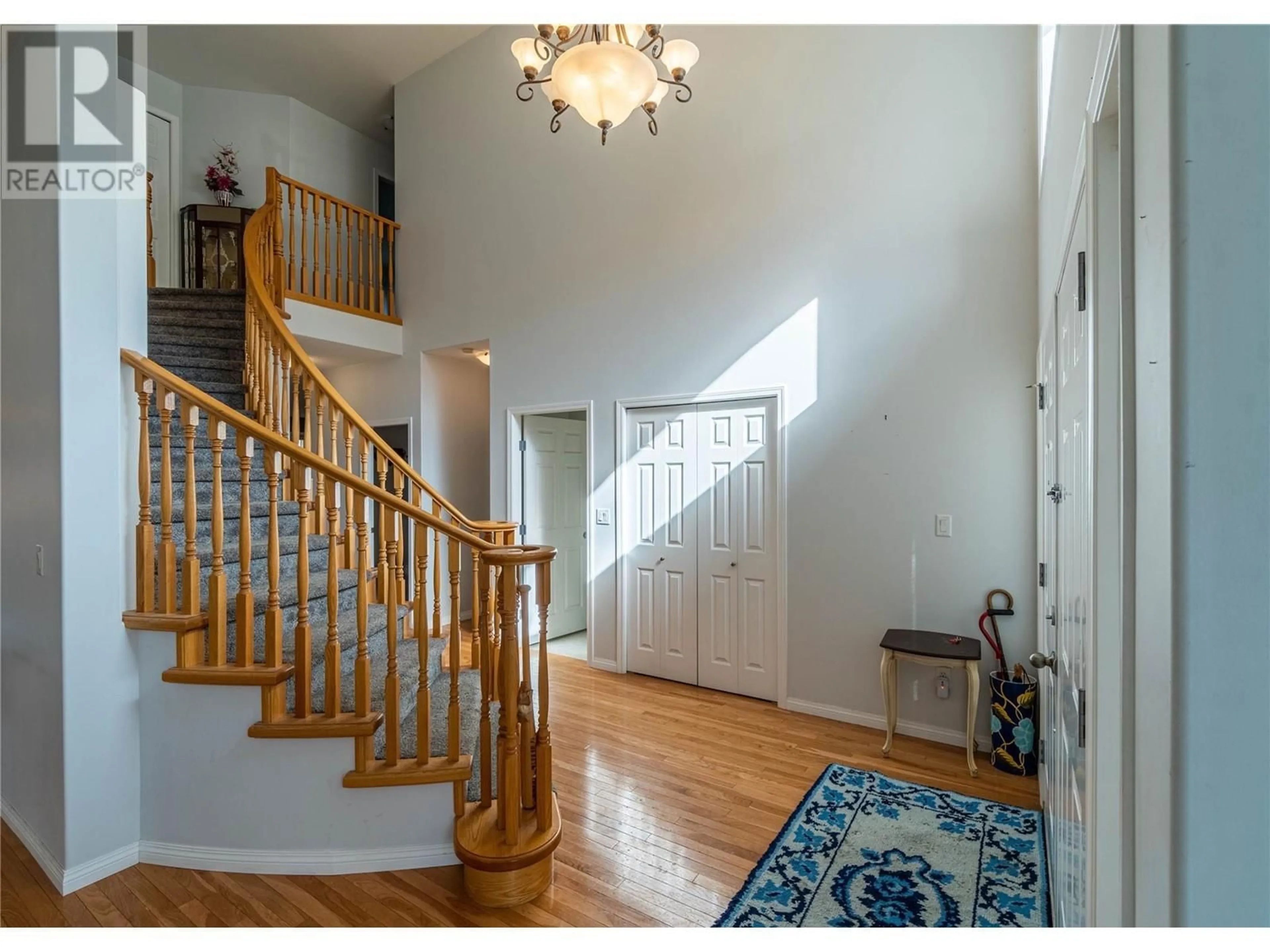 Indoor foyer for 550 MCCURRACH PLACE, Kamloops British Columbia V2B8R1