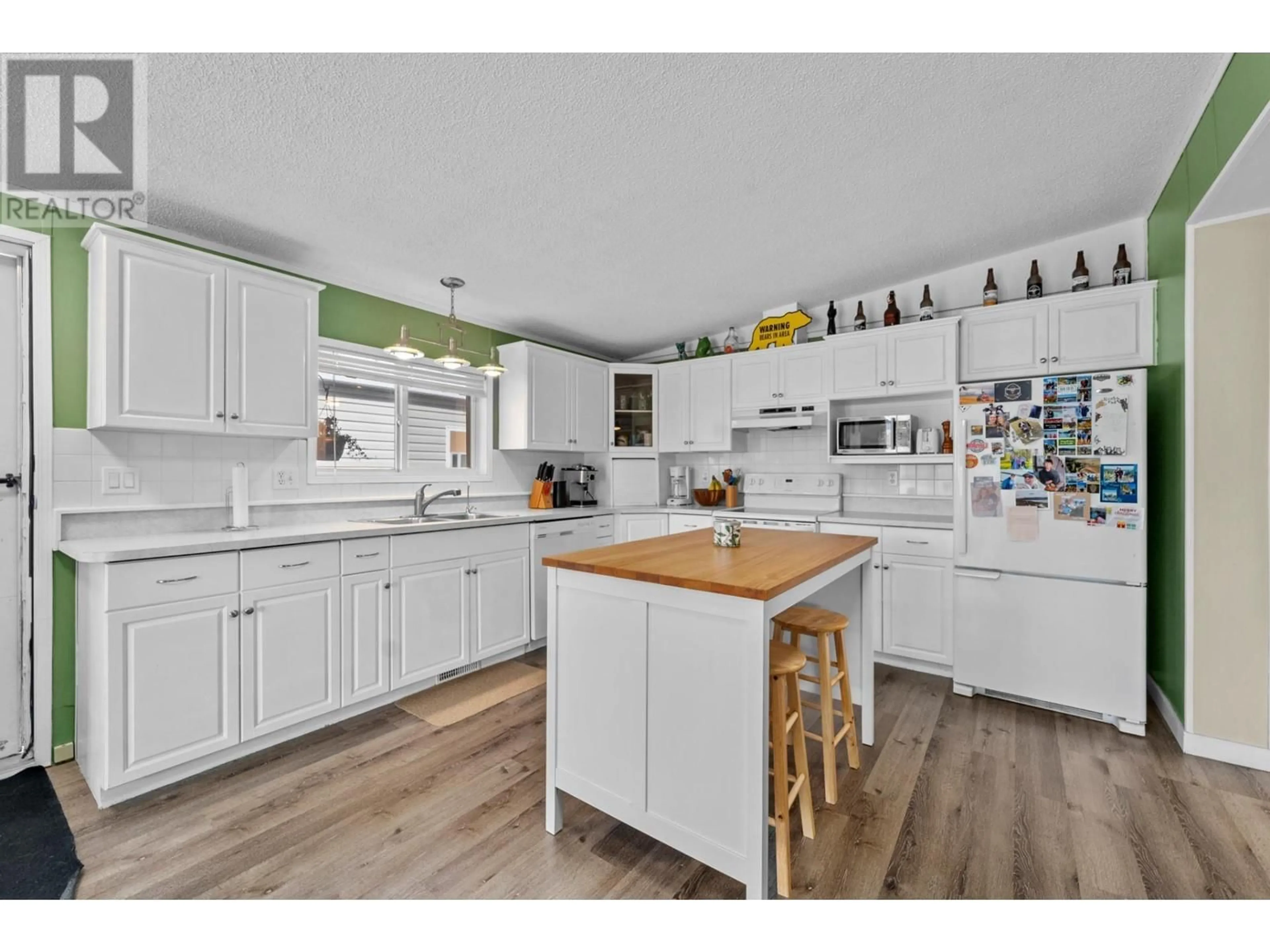 Open concept kitchen, unknown for 27 - 3099 SHUSWAP  E ROAD, Kamloops British Columbia V2H1T7
