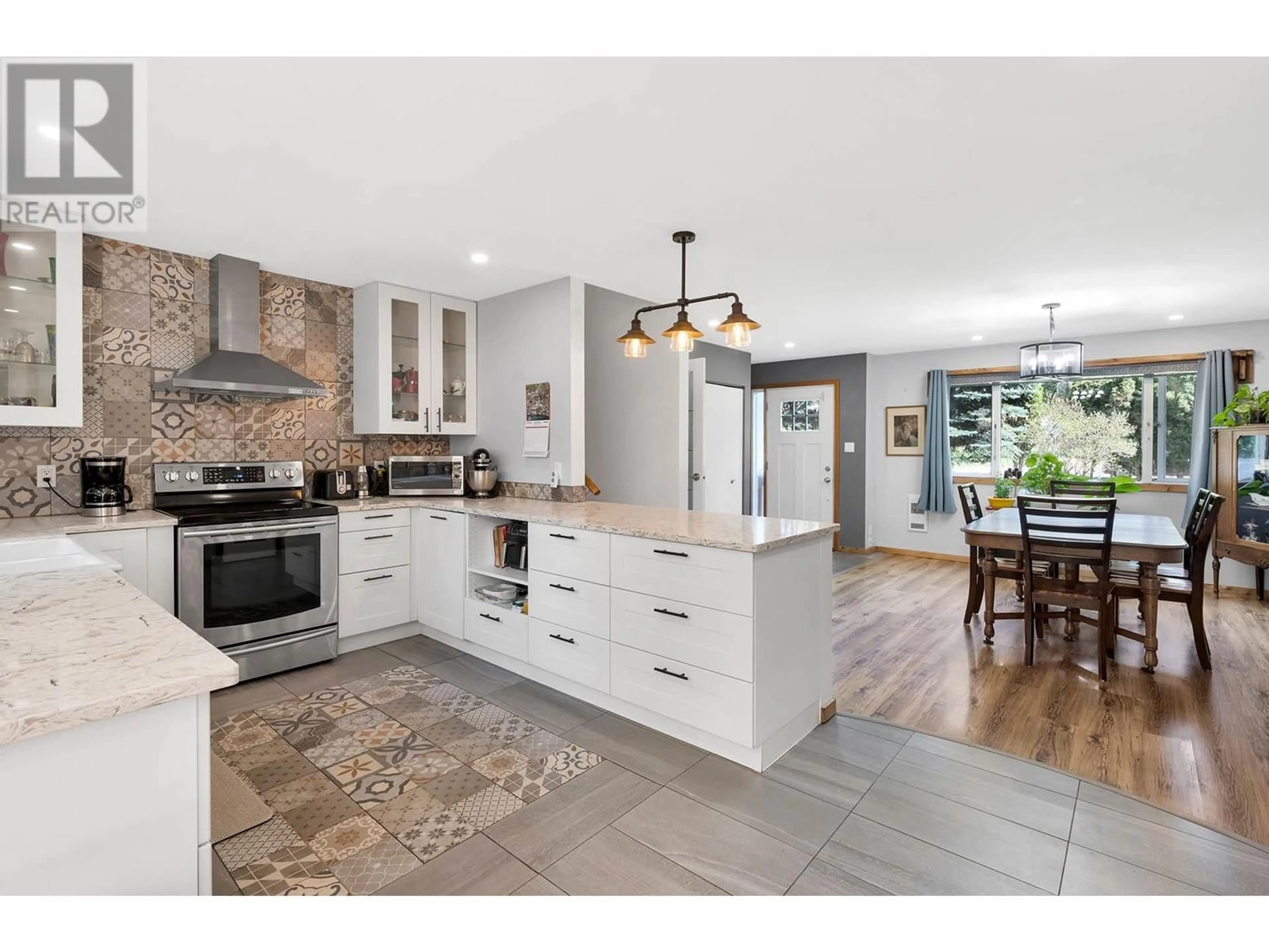 Open concept kitchen, ceramic/tile floor for 339 MUSGRAVE ROAD, Clearwater British Columbia V0E1N2