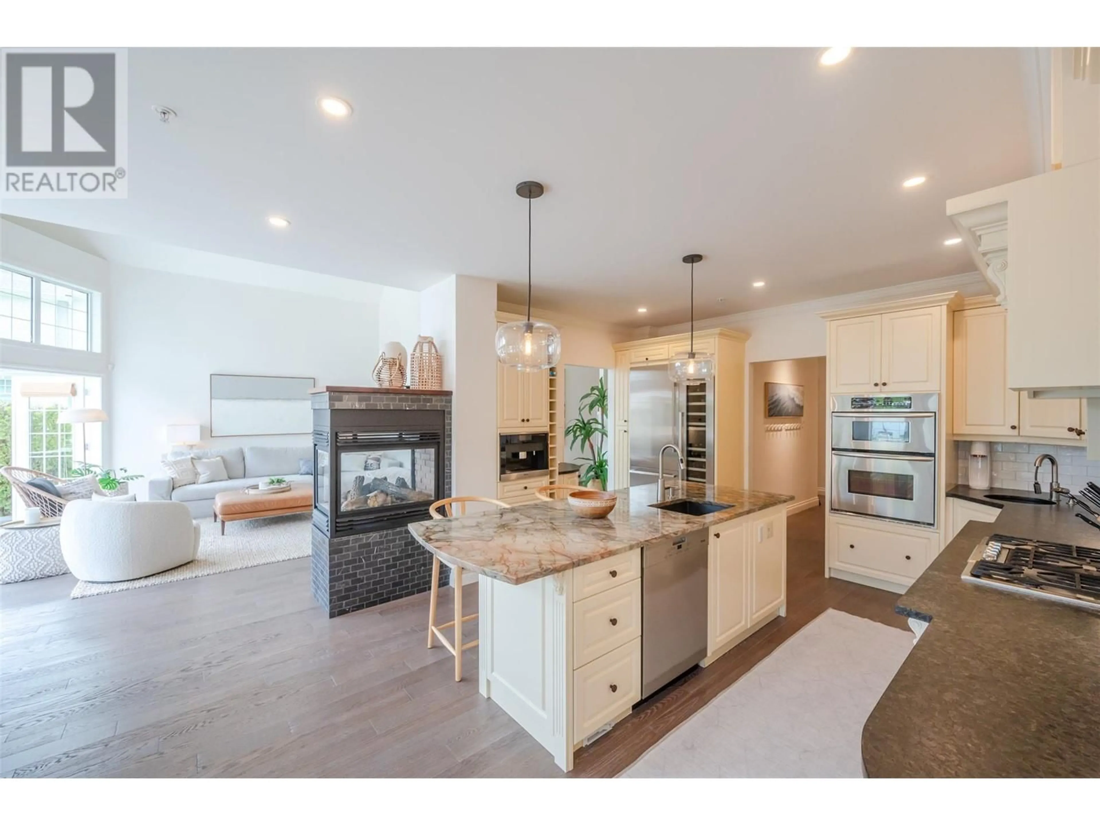Open concept kitchen, ceramic/tile floor for 6 - 15419 LAKESHORE DRIVE NORTH, Summerland British Columbia V0H1Z6