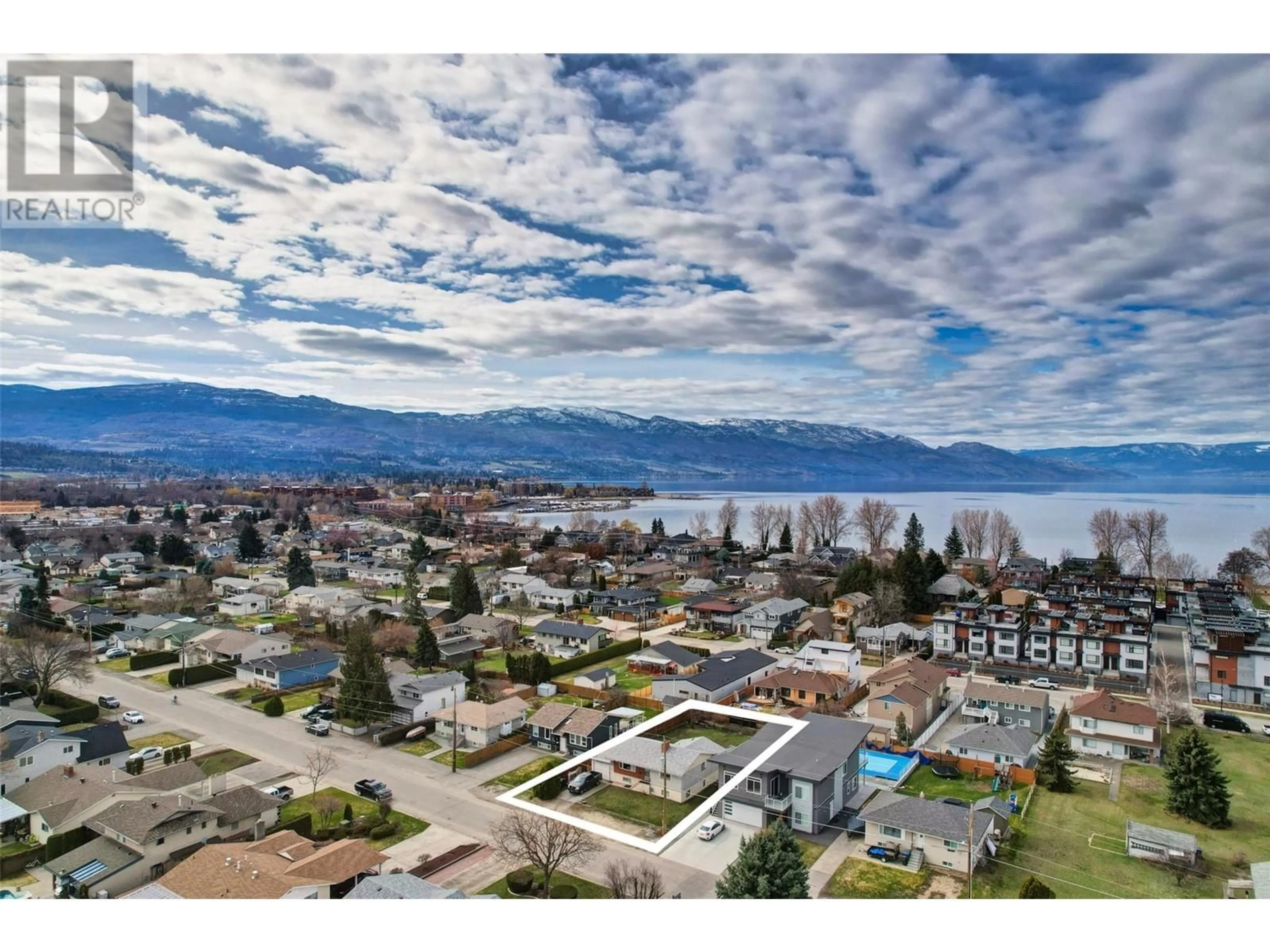 A pic from outside/outdoor area/front of a property/back of a property/a pic from drone, water/lake/river/ocean view for 3524 SCOTT ROAD, Kelowna British Columbia V1W3H6