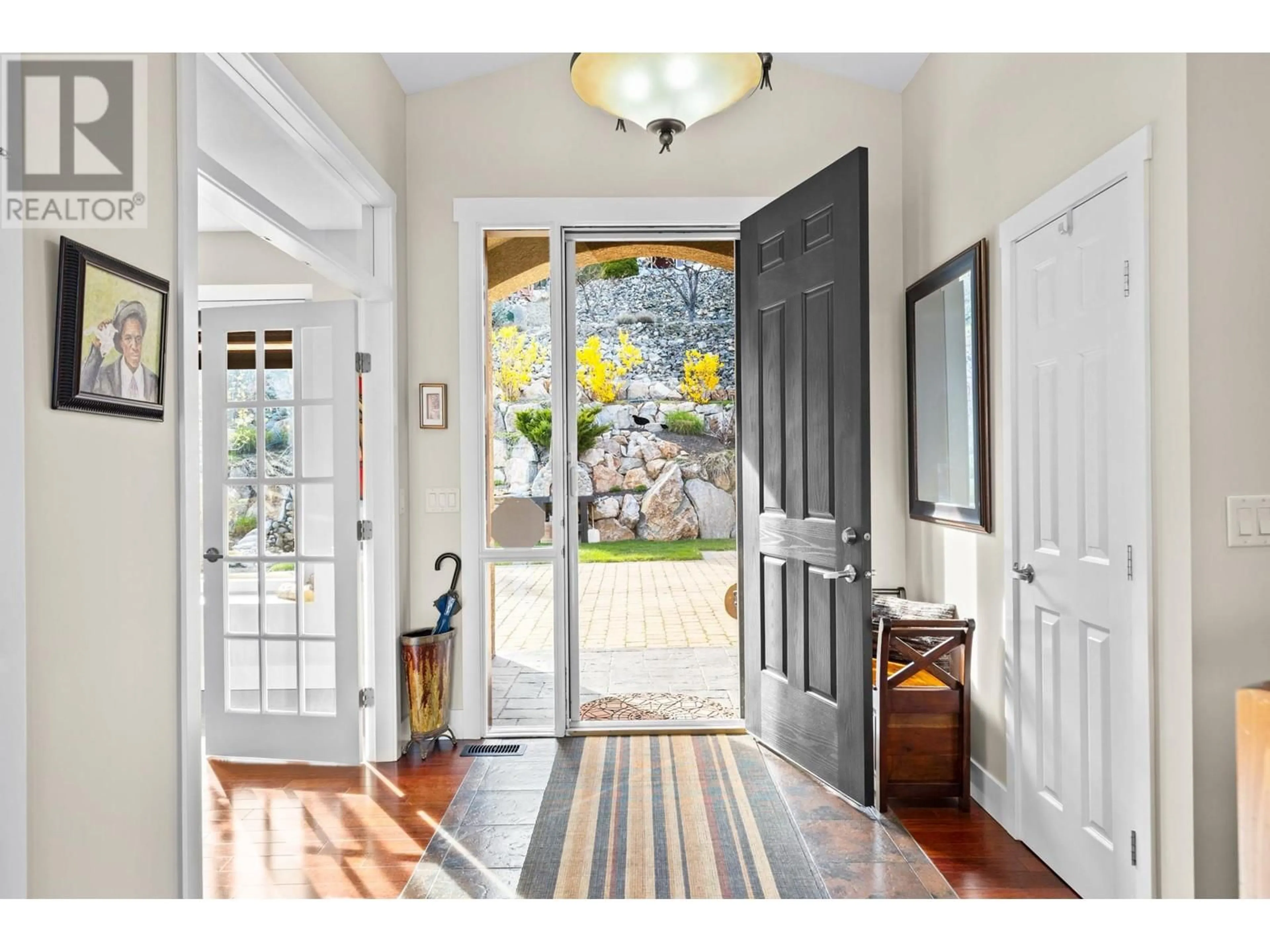 Indoor entryway for 6490 SHERBURN ROAD, Peachland British Columbia V0H1X7