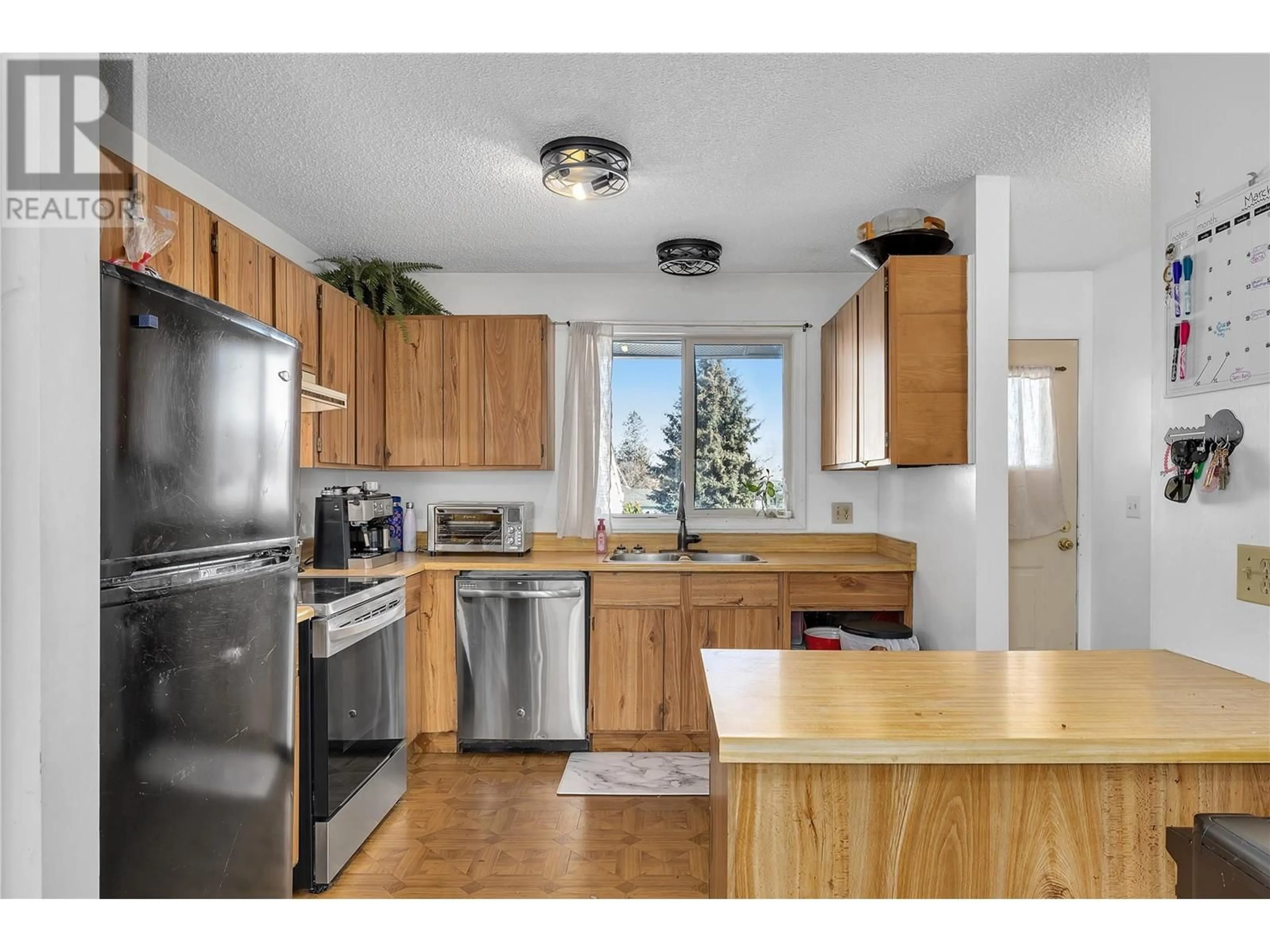 Standard kitchen, wood/laminate floor for 206 - 290 HIGHWAY 33 OTHER EAST, Kelowna British Columbia V1X2A3