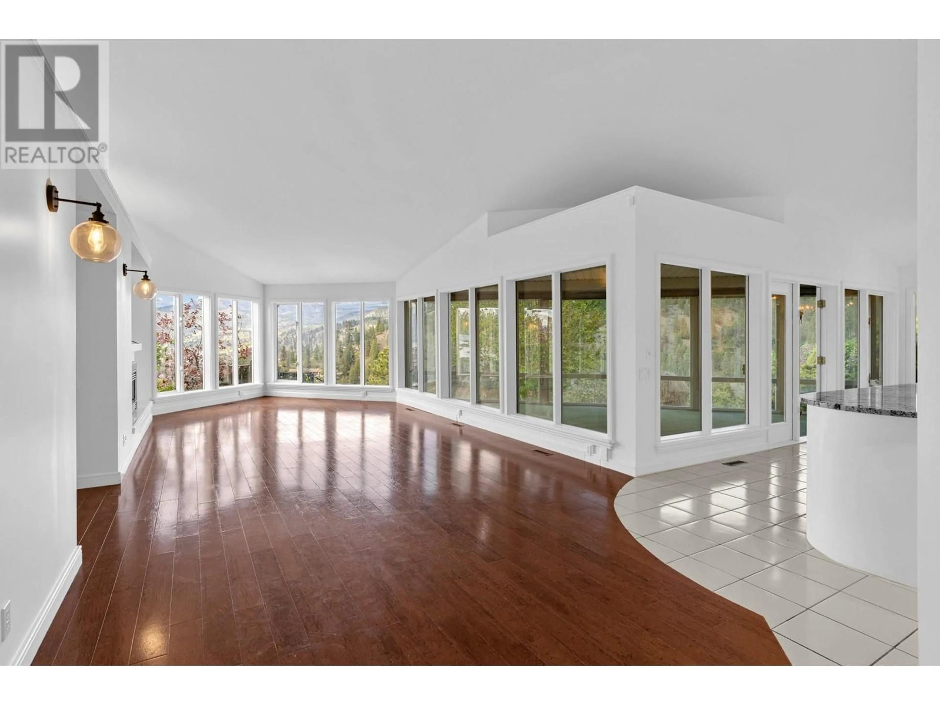 Indoor foyer for 3784 INGLIS PLACE, Peachland British Columbia V0H1X2