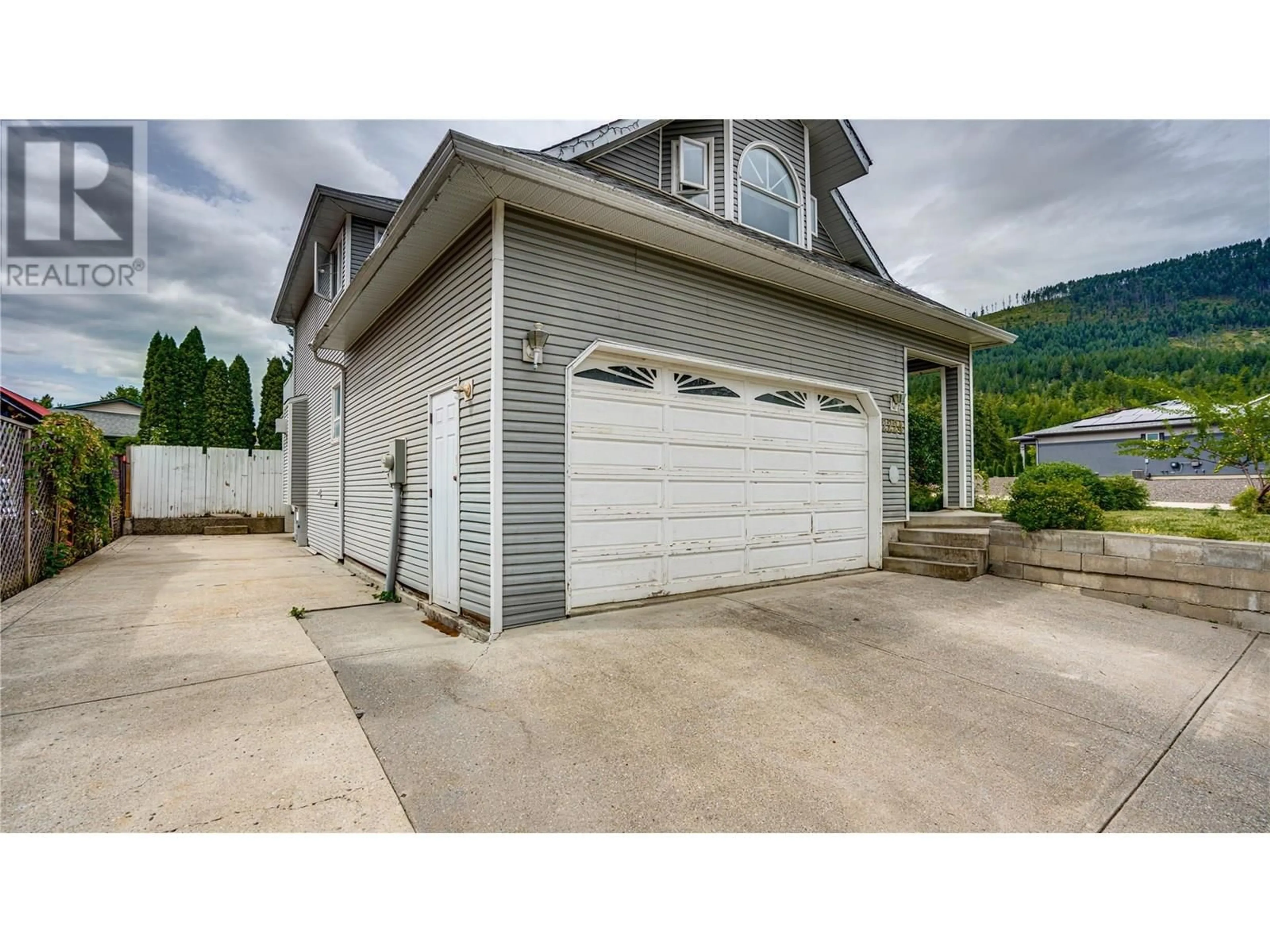Indoor garage for 2224 CEDAR RIDGE STREET, Lumby British Columbia V0E2G5