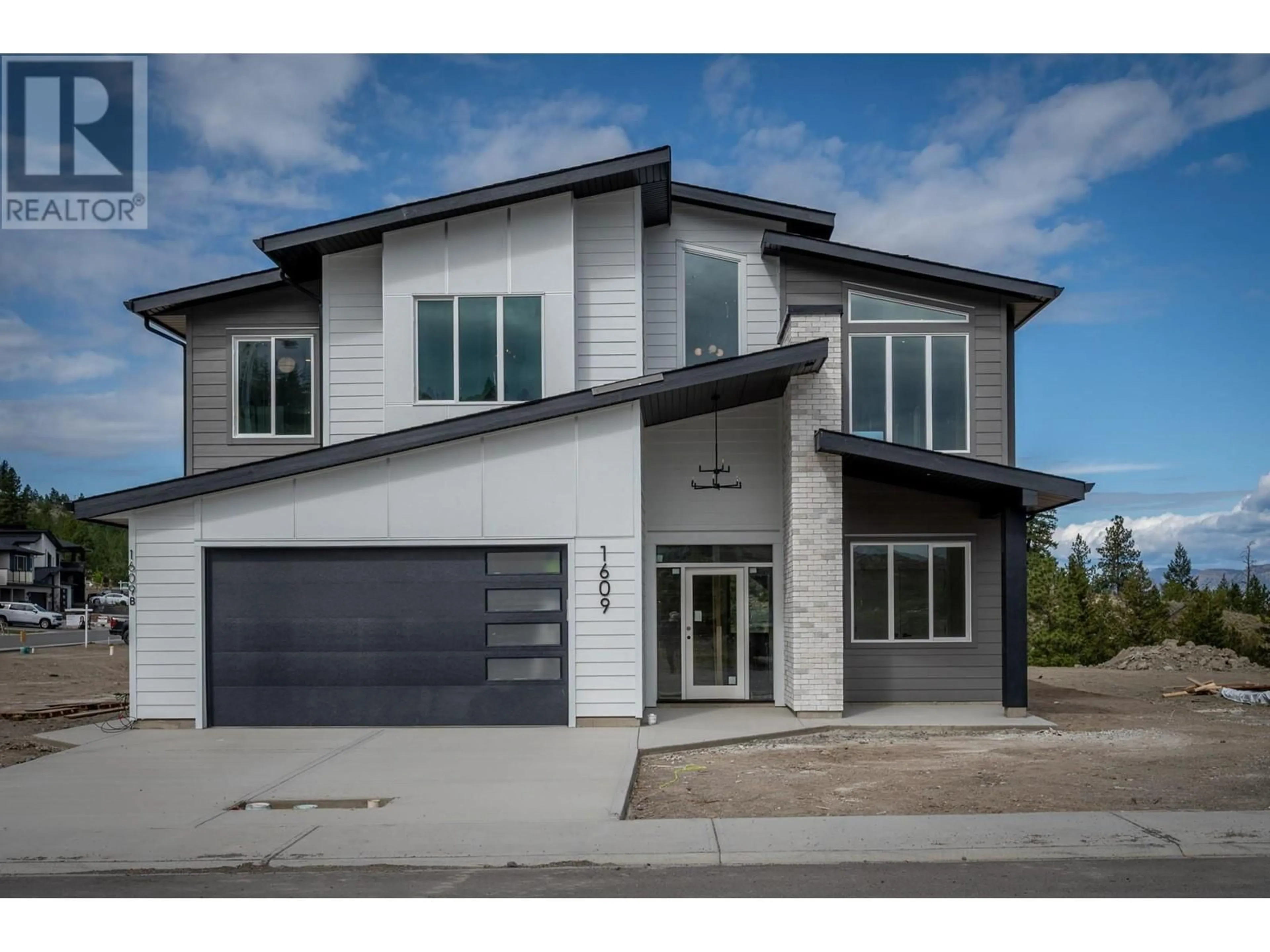 Home with vinyl exterior material, street for 1609 CORDONIER PLACE, Kamloops British Columbia V2E0E4