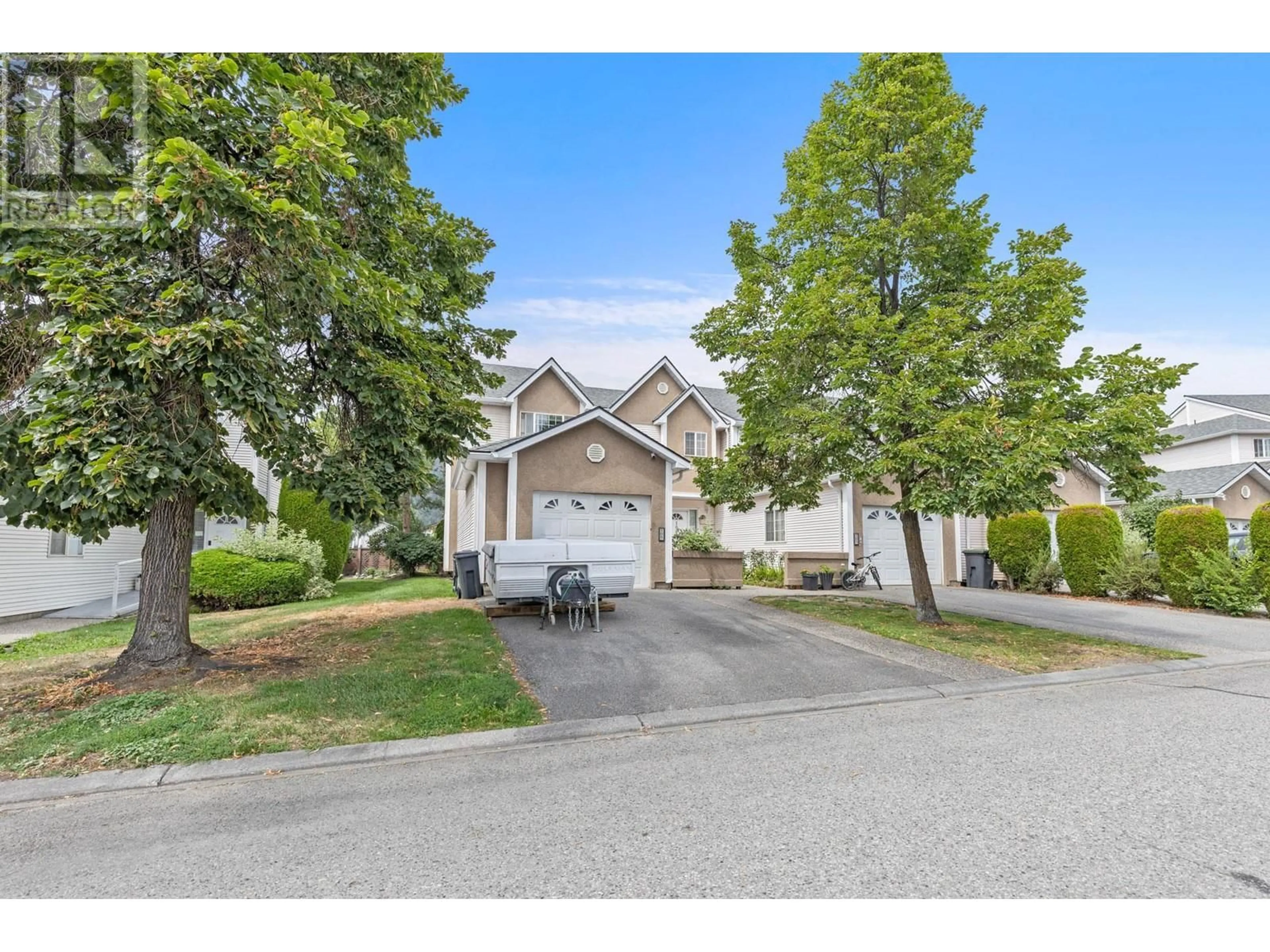 A pic from outside/outdoor area/front of a property/back of a property/a pic from drone, street for 106 - 160 CELANO CRESCENT, Kelowna British Columbia V1V1X9