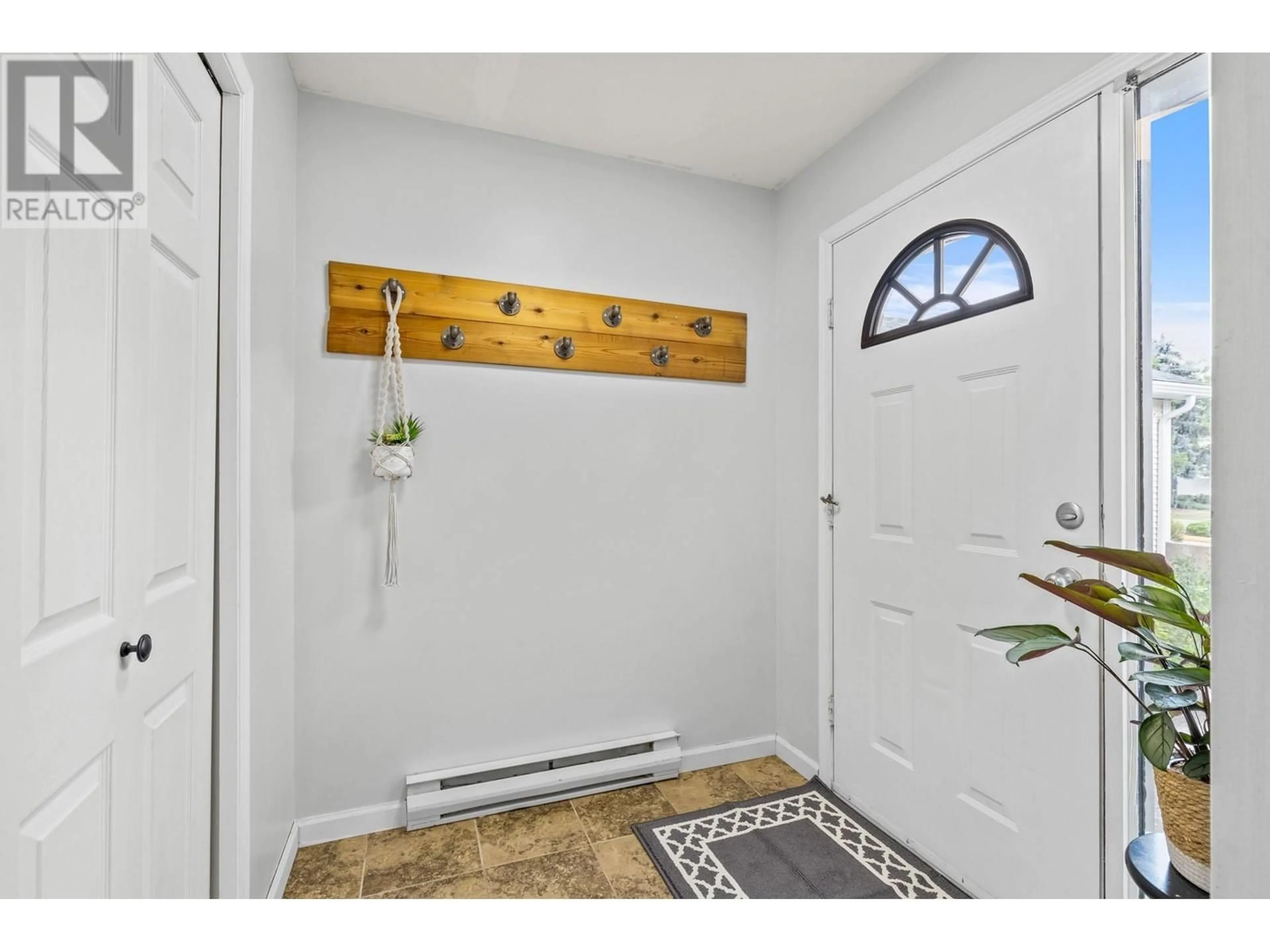 Indoor entryway for 106 - 160 CELANO CRESCENT, Kelowna British Columbia V1V1X9