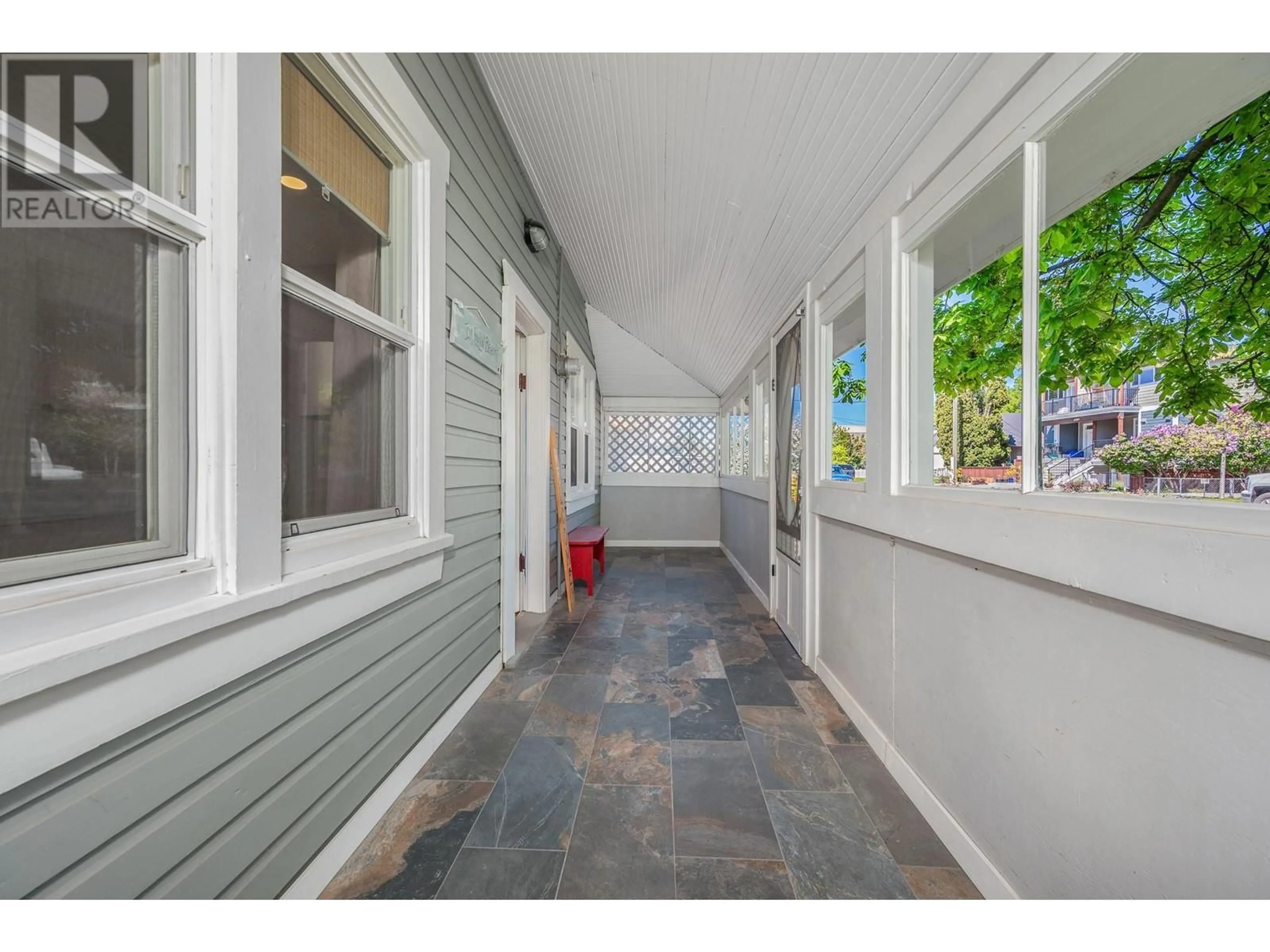 Indoor entryway for 4204 30TH STREET, Vernon British Columbia V1T5G3