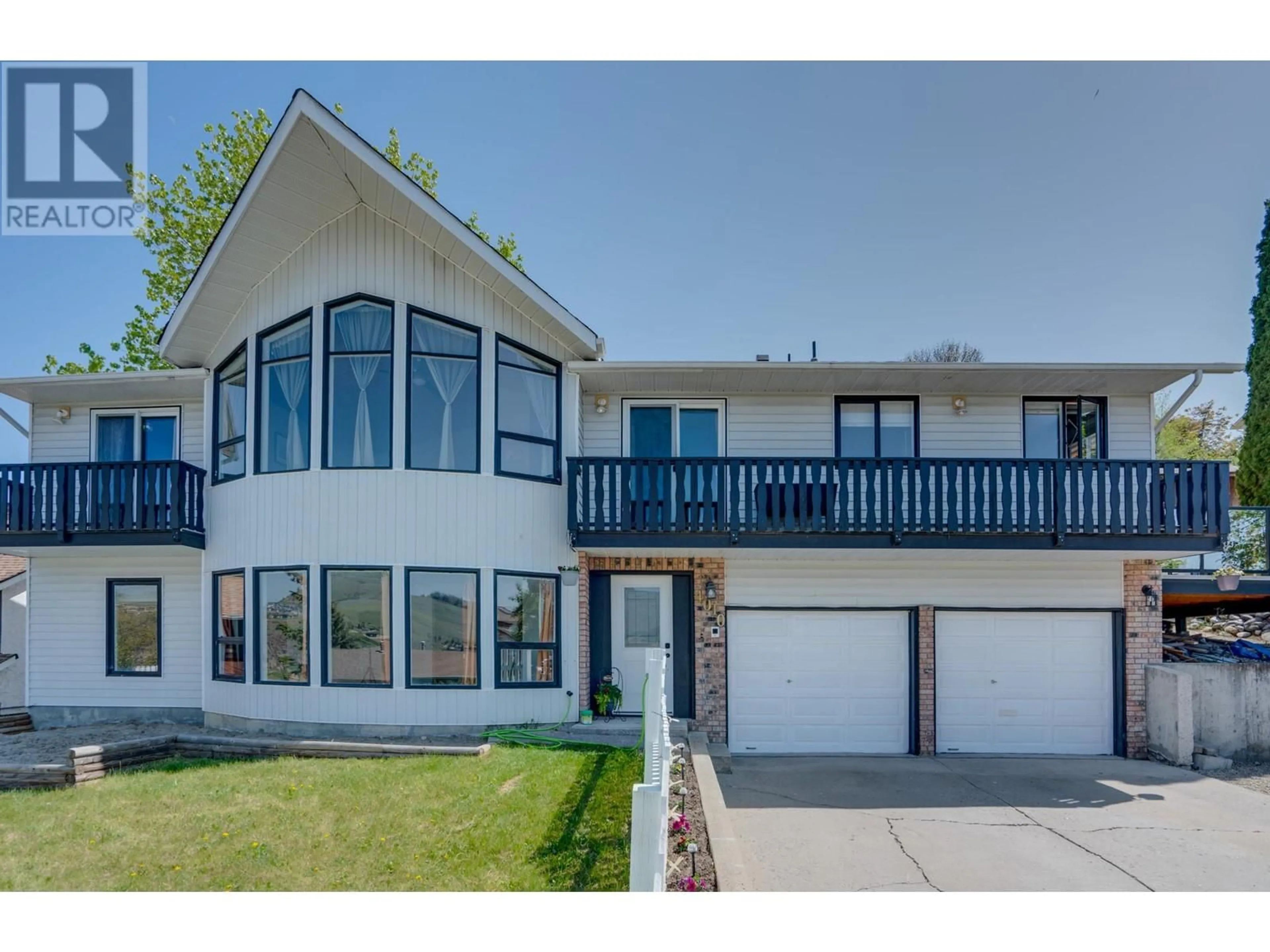 Home with vinyl exterior material, street for 4010 15 CRESCENT, Vernon British Columbia V1T7H4